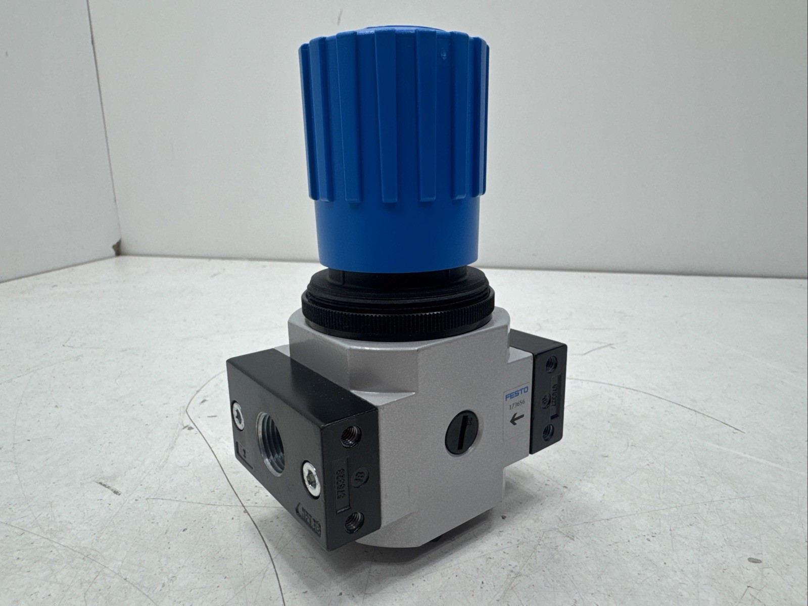 Festo LR-D-MIDI P743 / LR-3/8-D-MIDI-NPT / 173656 Pressure Regulator with Gauge