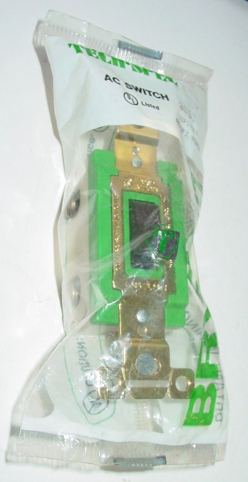 Bryant Toggle Switch Industrial Grade Green Moulded 30 Amp 120/277 USA NOS
