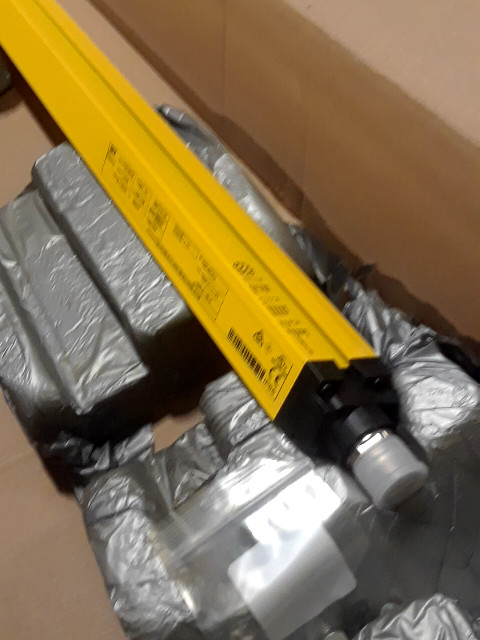 Sick C40S-1803DC200 C4000 Light Curtain Sender 72″ Long 1026841 – New In Box