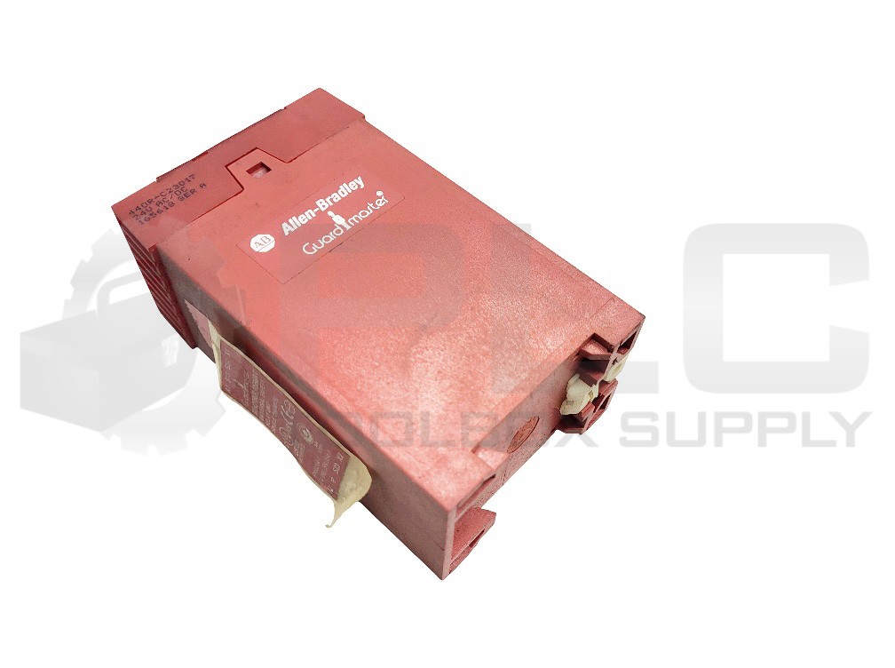 ALLEN BRADLEY 440R-C23017 /A UNIVERSAL SAFETY RELAY UNIT 24V AC/DC 165618