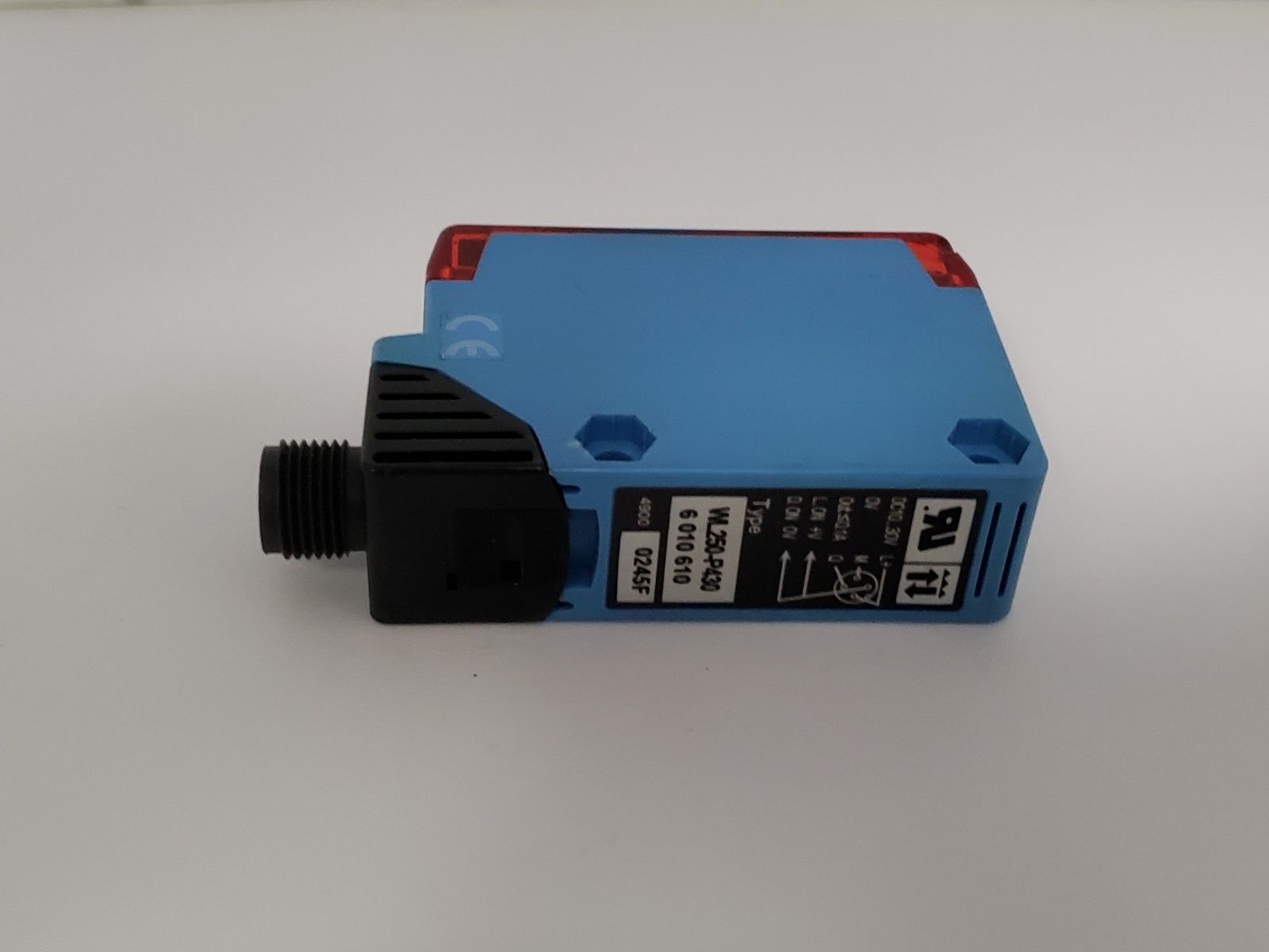 SICK WL250-P430 PHOTOELECTRIC SENSOR RETRO-REFLECTIVE 10-30 VDC PNP 4 PIN