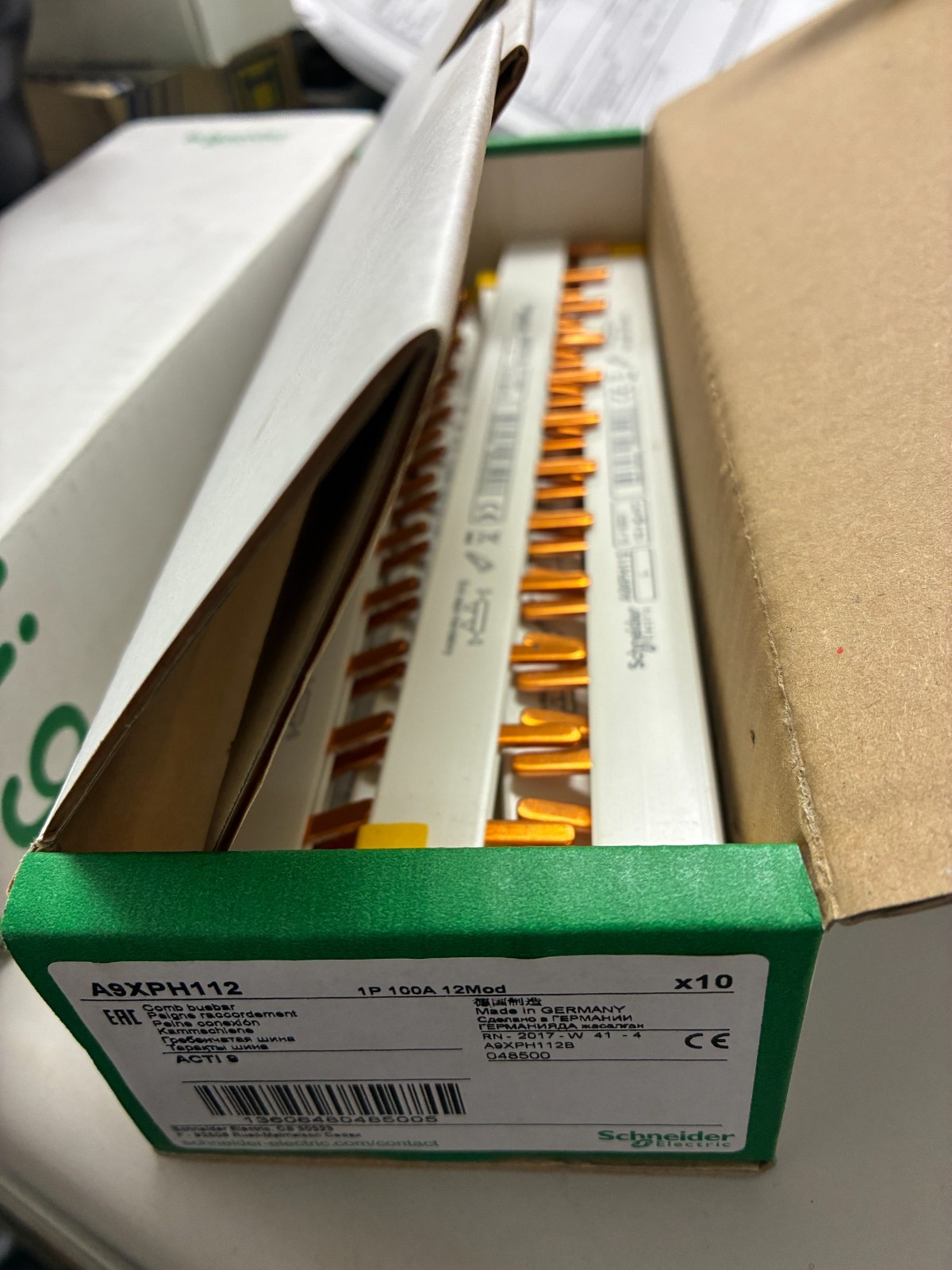 NEW Schneider Electric A9XPH112 Comb Busbar 663184 (BOX of 8)