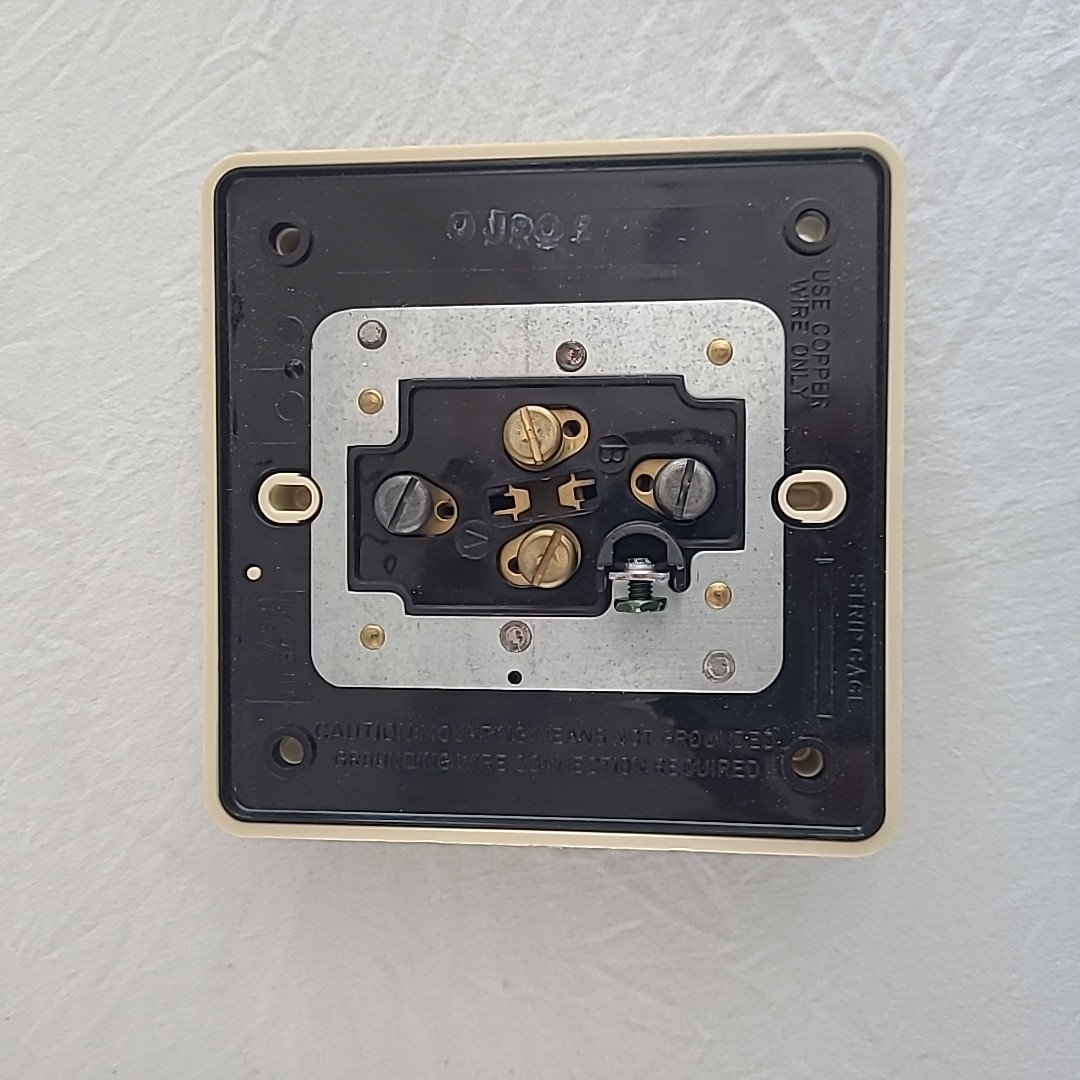 PASS & SEYMOUR 420-I QUAD RECEPTACLE. Leviton 20A-125V. New Open Box.