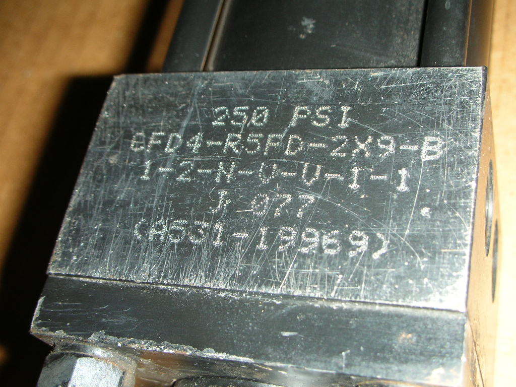 EATON HYDRO-LINE CYLINDER R5FD-2X9-B-1-2-N-V-V-1-1 R5F 2″ BORE 9″ STROKE NOS!!