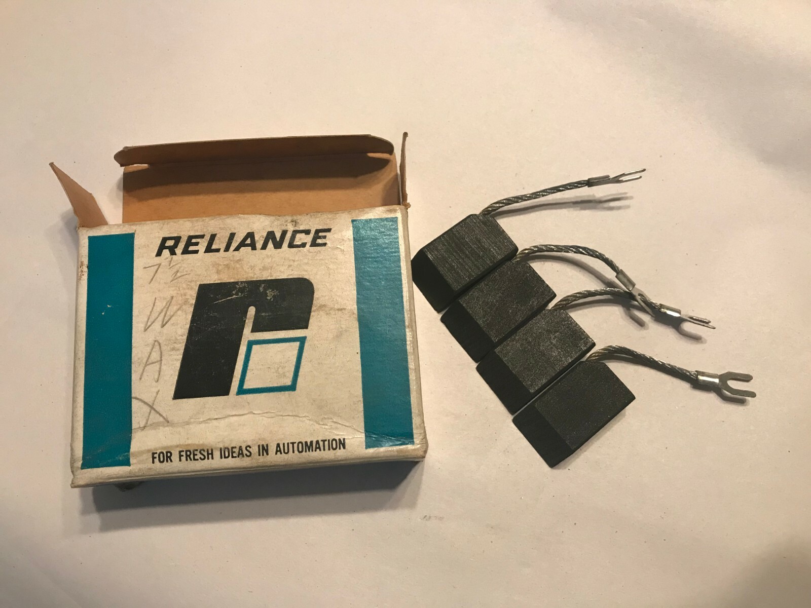 NEW RELIANCE 3306-DE 4- PACK CARBON BRUSHES 3306-DE