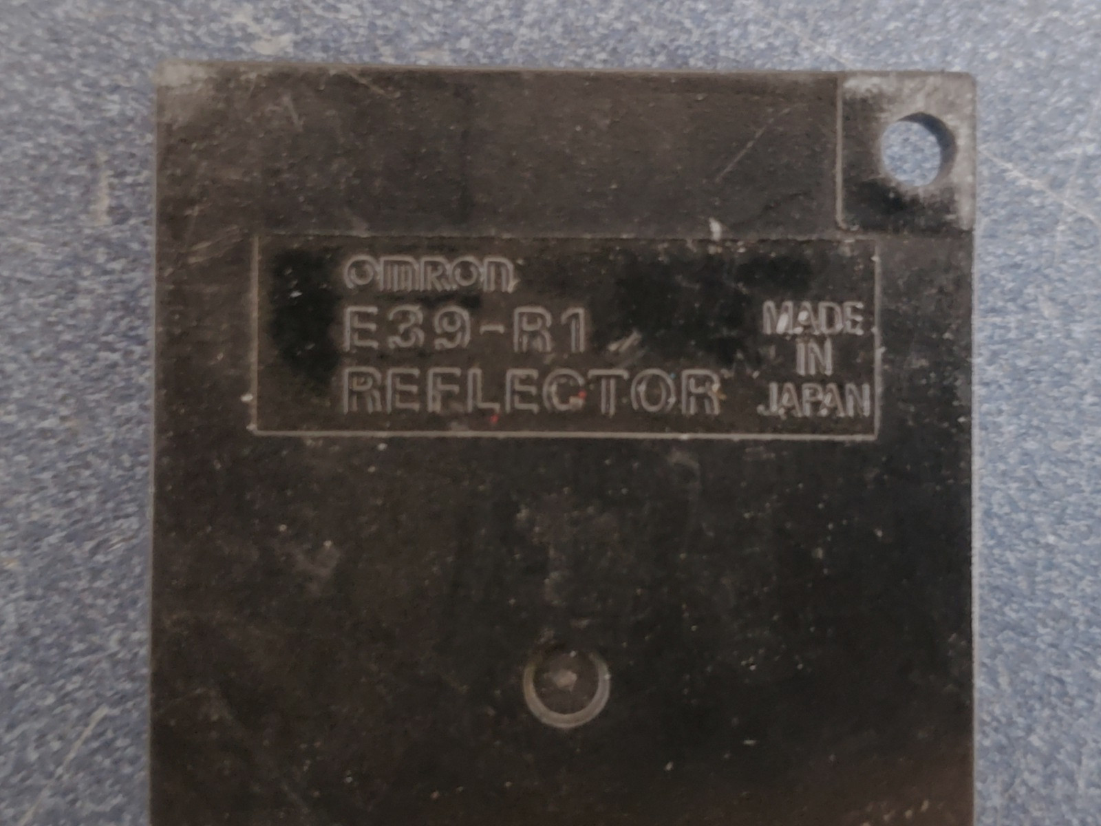 OMRON E39-R1 REFLECTOR ACRYLIC REFLECTIVE SURFACE BLACK (LOT OF 2)