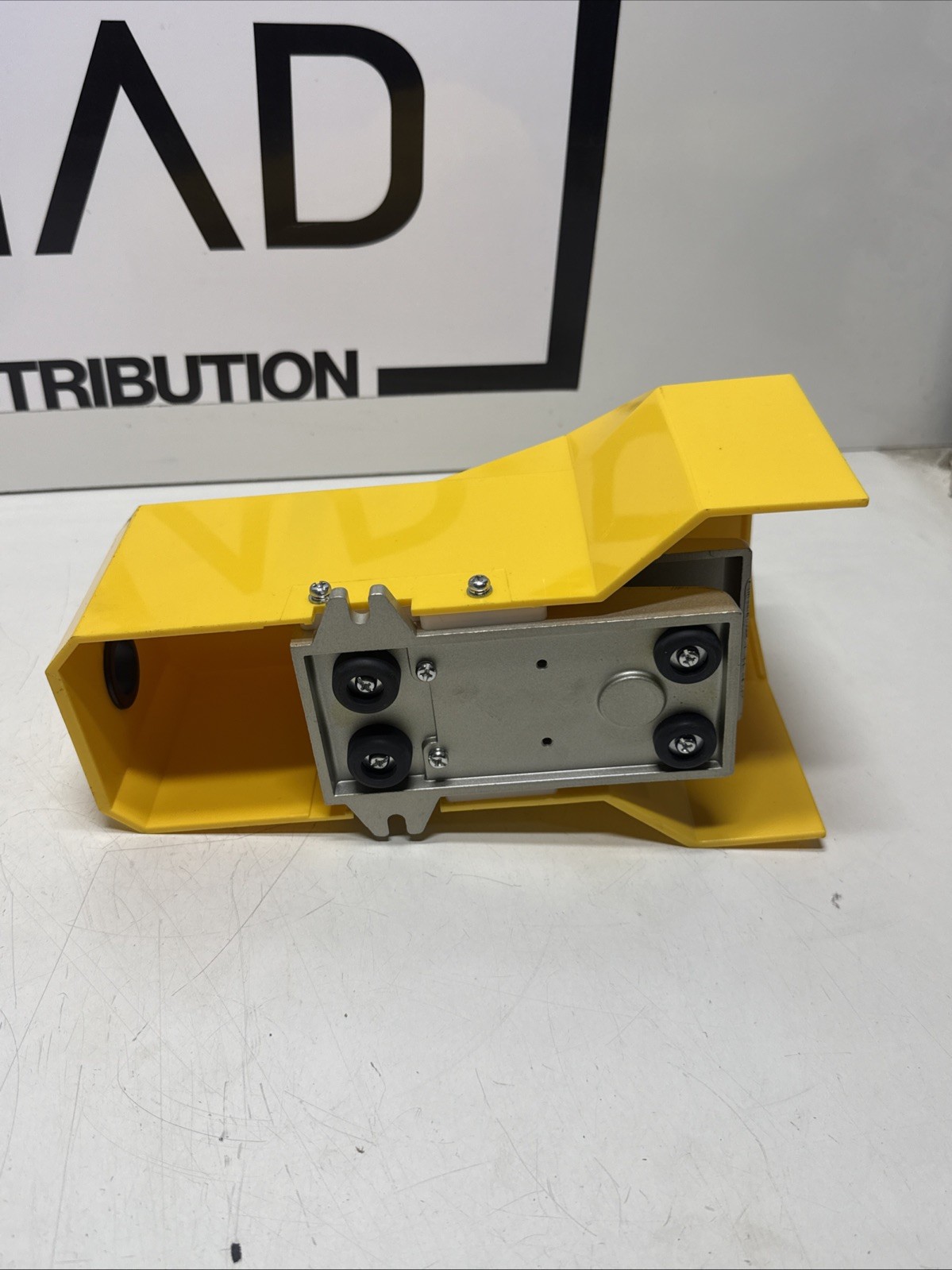 Bimba Foot Pedal M4F210-08-G Valve Direct Acting w/ Guard 1/4″ NPT NEW