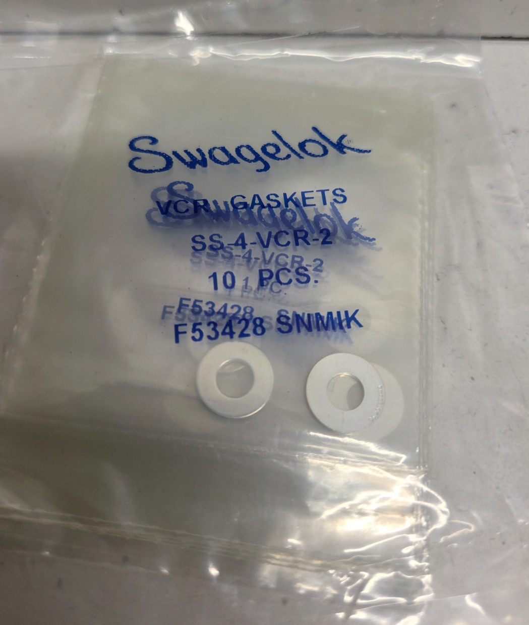 LOT OF 10 NEW IN BAG! SWAGELOK 1/4″ 316 VCR FACE SEAL FITTINGS SS-4-VCR-2