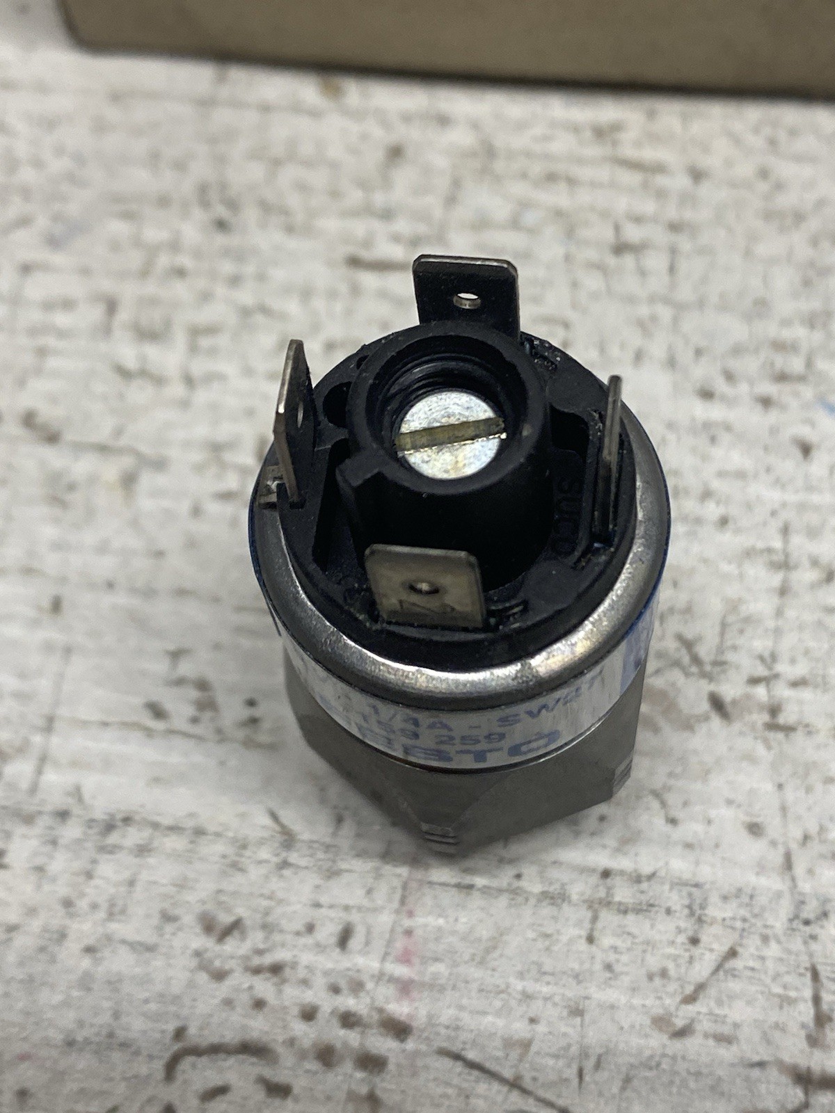 FESTO PEV-1/4-A-SW27 159259 250VAC 15-145PSI PRESSURE SWITCH New