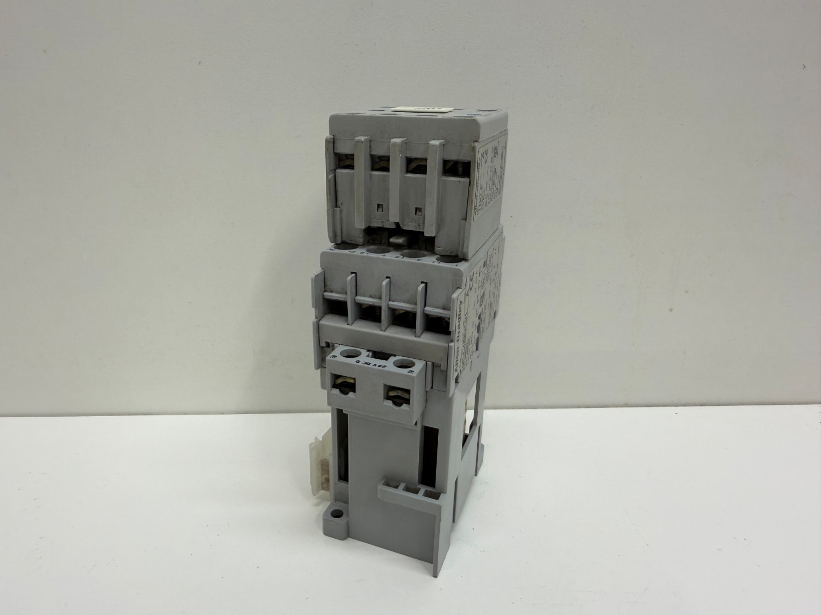 GOOD USED! ALLEN-BRADLEY 24V SER. A CONTACTOR W/100-F 100-C09D01