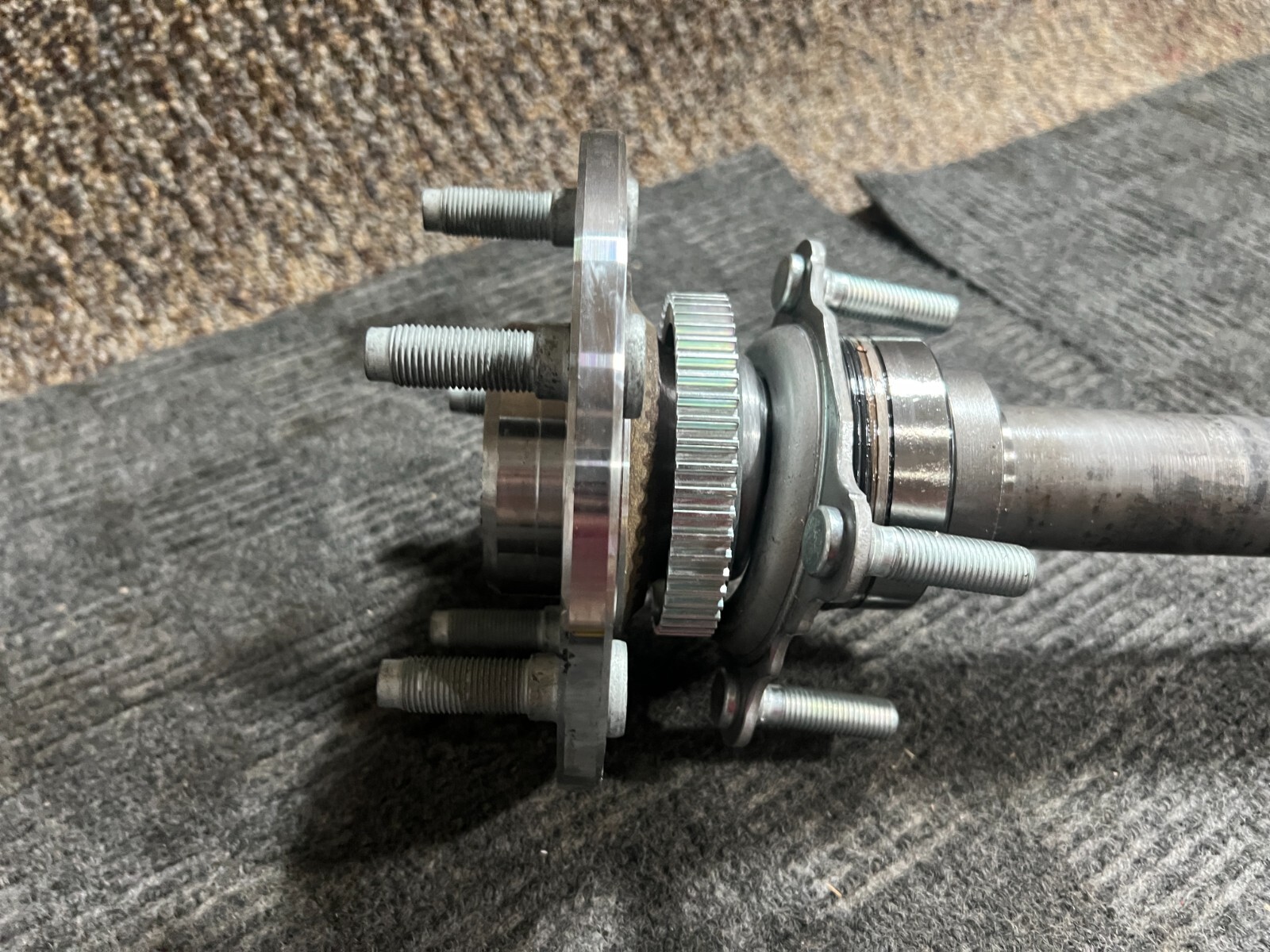 Rear Axle Shaft 10108925 – 5 Lug Hub Raised Center 4 Stud Axle Mount ABS Ring