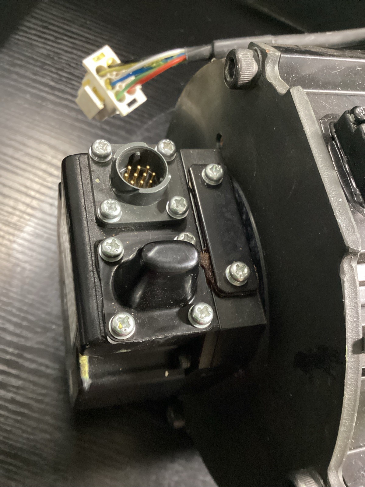 Yaskawa SGMRS-12A2B-YR12 AC Servo Motor 1150W 5.49 N•m 2000 r/min Used #1