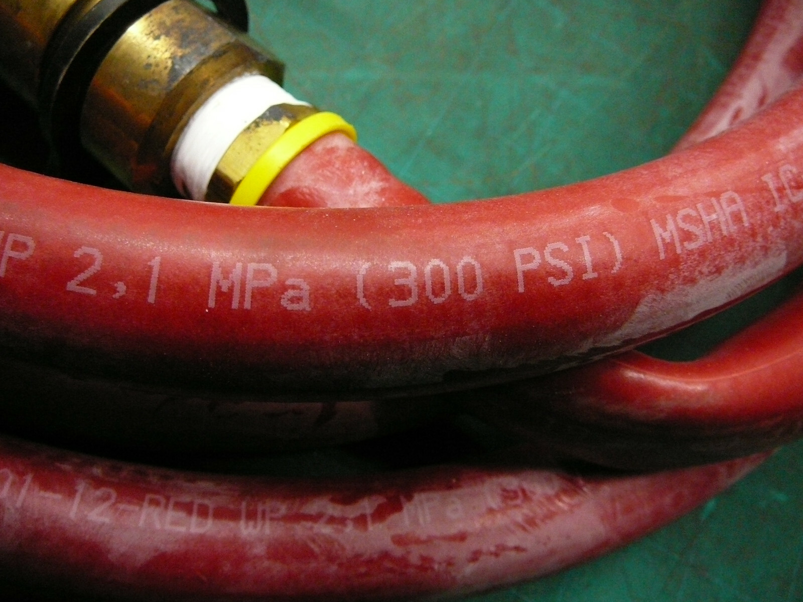 PARKER PUSHLOK PLUS HOSE 801-12-RED 13′ W/ PARKER BH6-60 3/4-14″ BRASS CONNECTOR