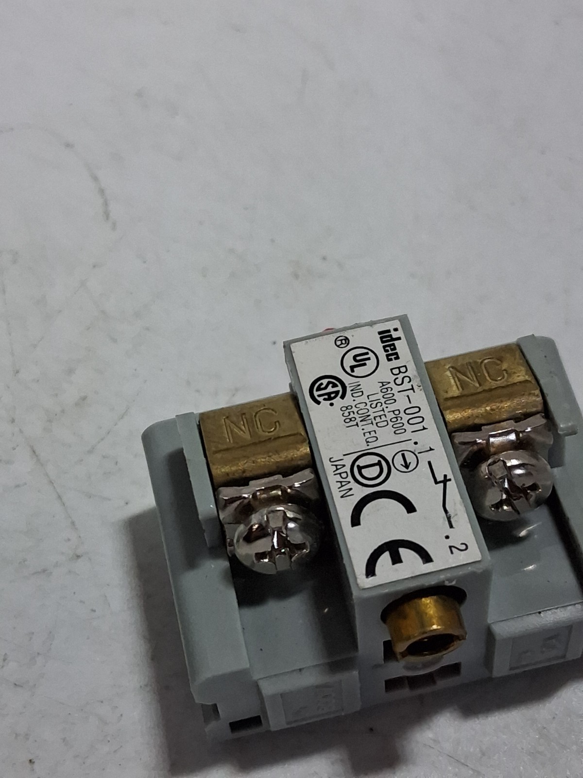 IDEC BST-001 CONTACT BLOCK 1NC A600 P600 (LOT OF 2) NNB