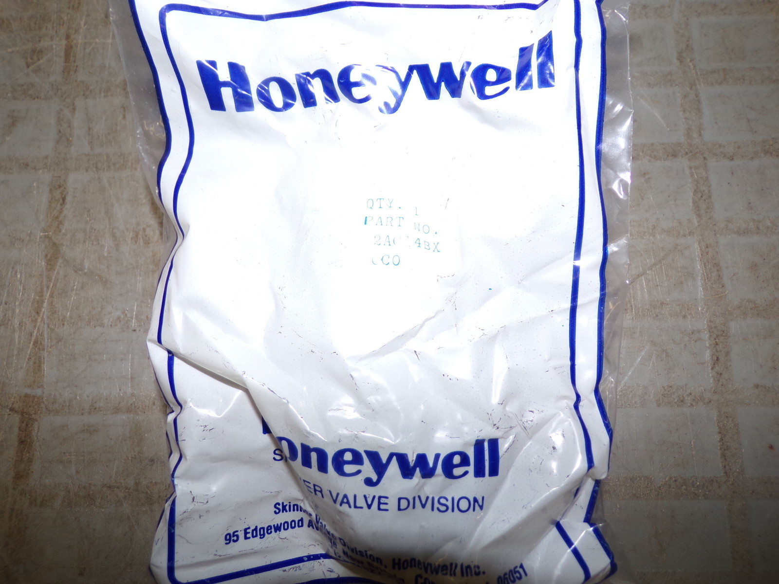 NEW Honeywell 1AB24BW OIO COV-0601-S18 Skinner Valve *FREE SHIPPING*