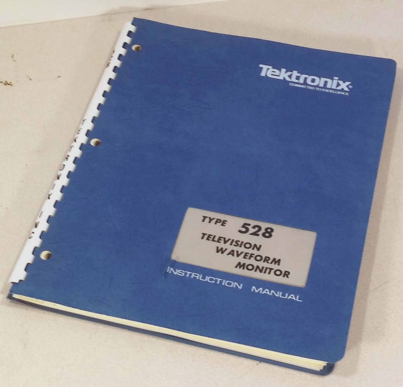 1 USED TEKTRONIX TYPE 528 TV WAVEFORM MONITOR INSTRUCTION MANUAL **MAKE OFFER**