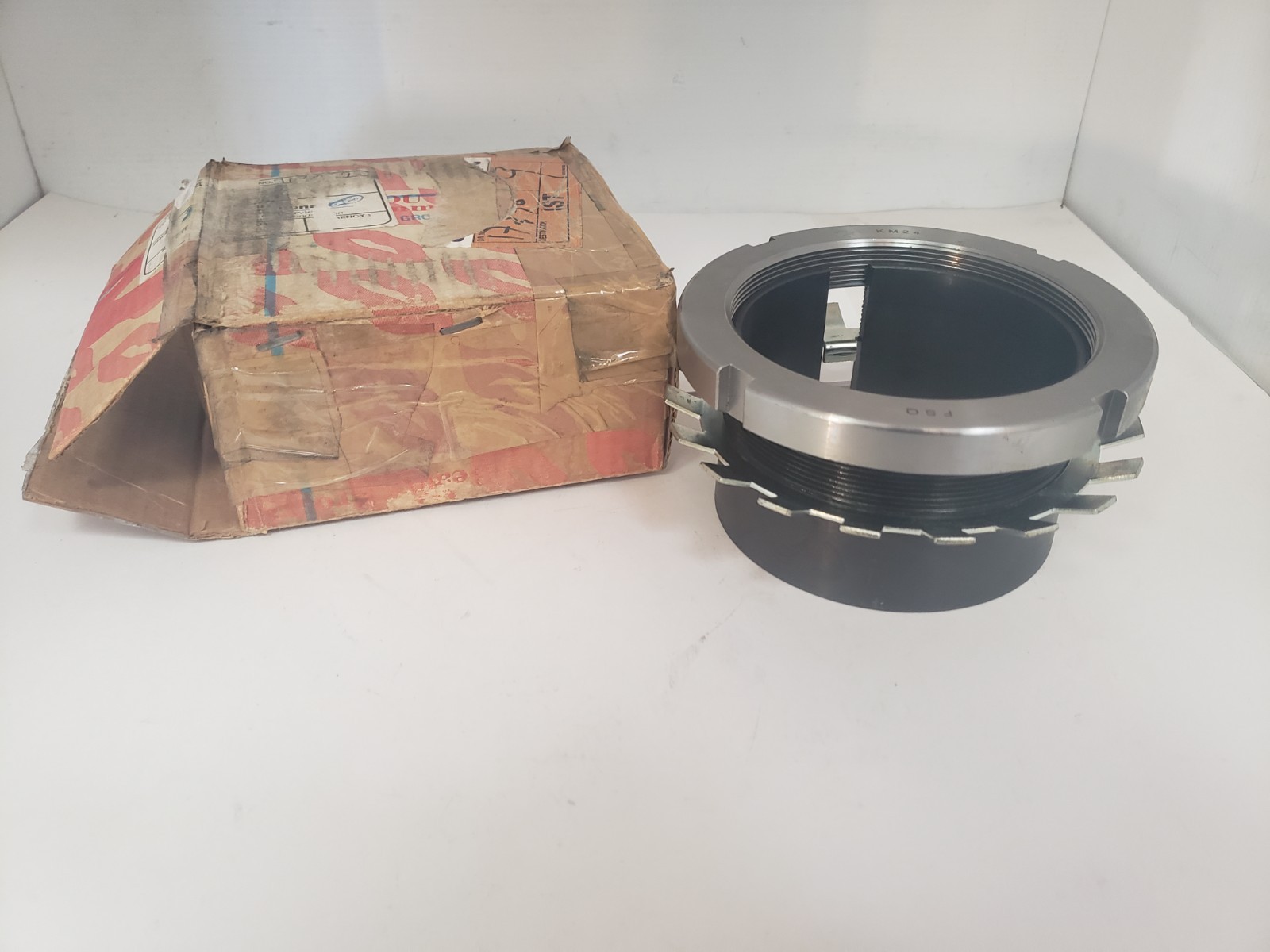 FSQ KM24 LOCKING NUT AND ADAPTER SLEEVE 120x155x20mm, NIB
