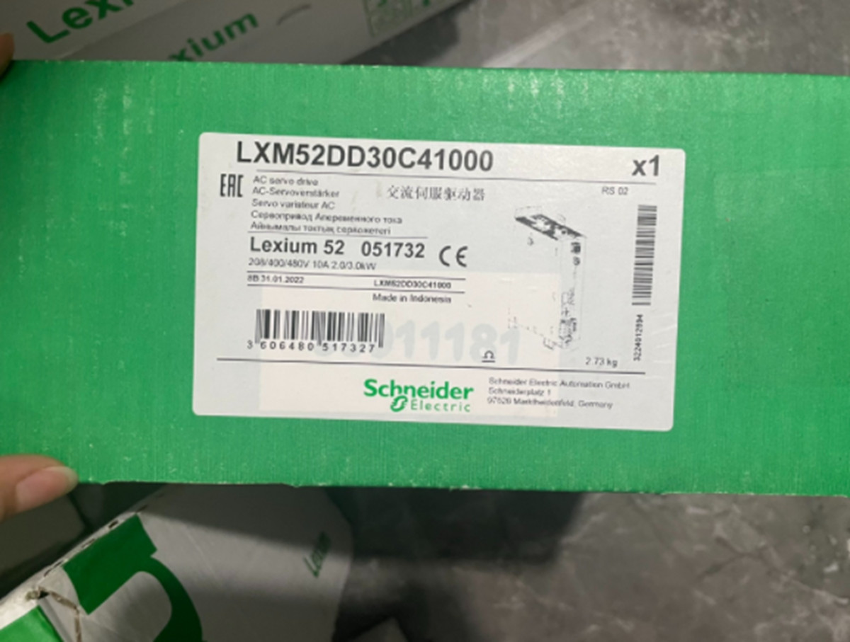 NEW SCHNEIDER LXM52DD30C41000 AC Servo Drive