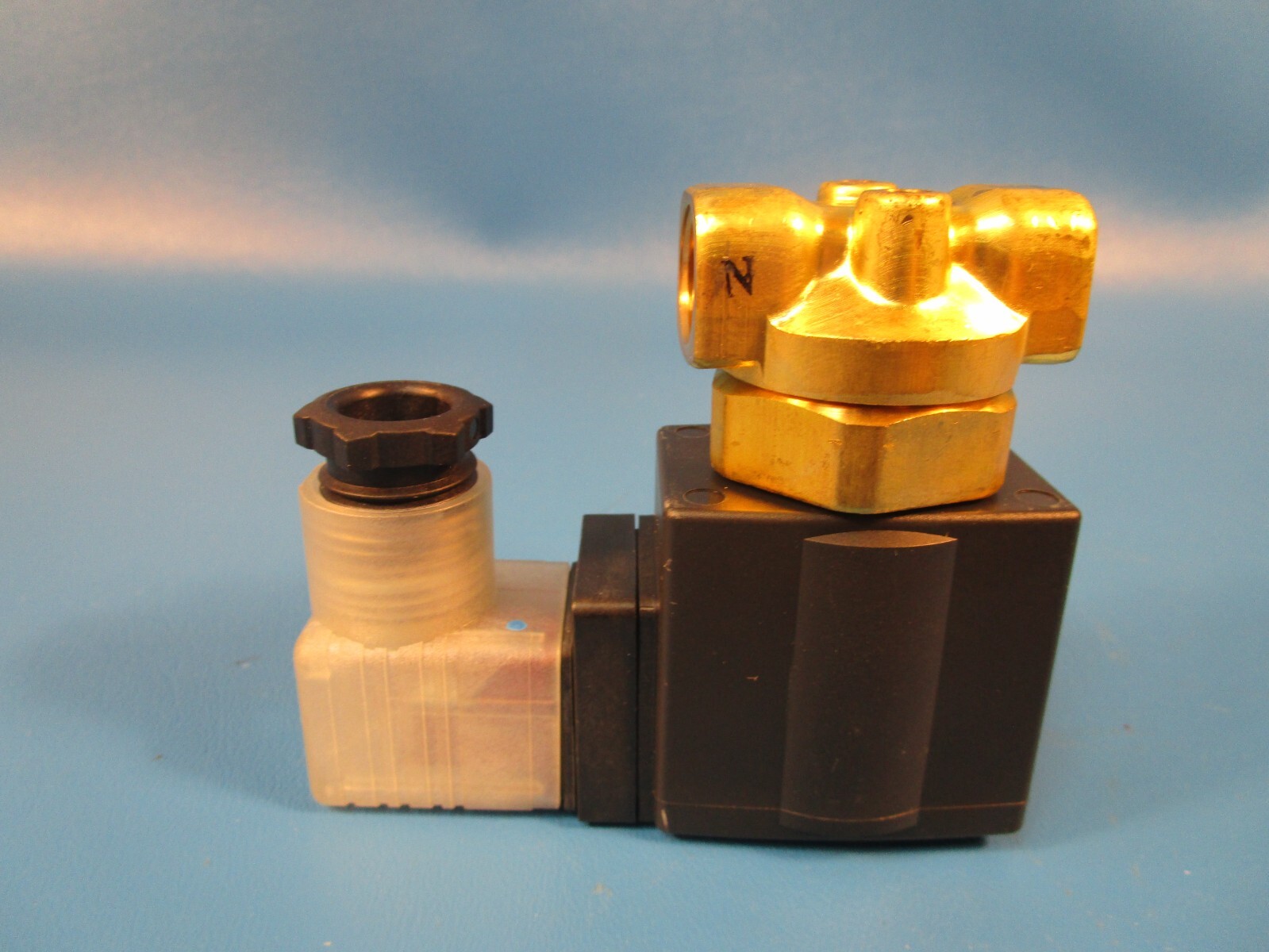 MC VX2330-03N-3DLR1, Valve, Direct operated, 3 port solenoid valve for Manifold