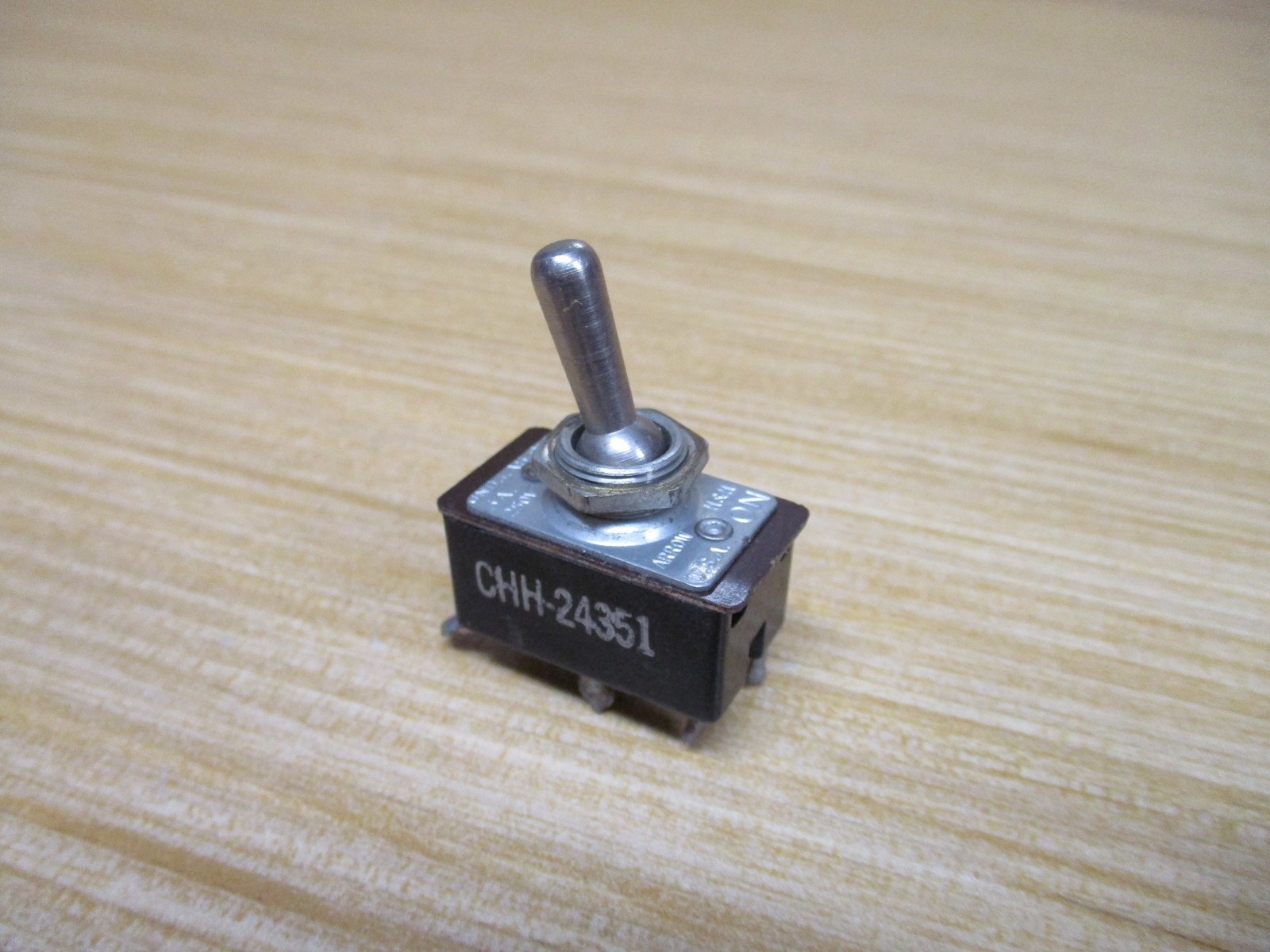 Arrow Hart CHH-24351 H&H Toggle Switch CHH24351 (Pack of 2)