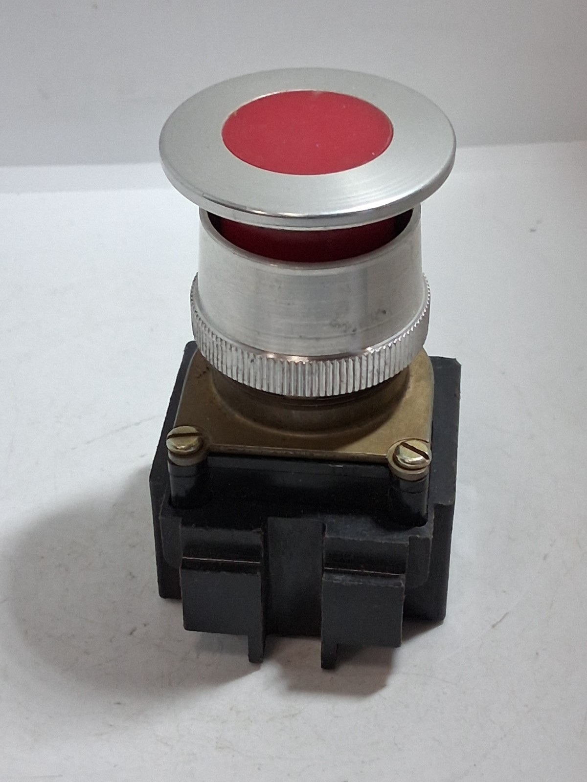 GE MICRO SWITCH PTY2211 PUSH PULL RED MUSHROOM ILL 110-120V 50/60HZ