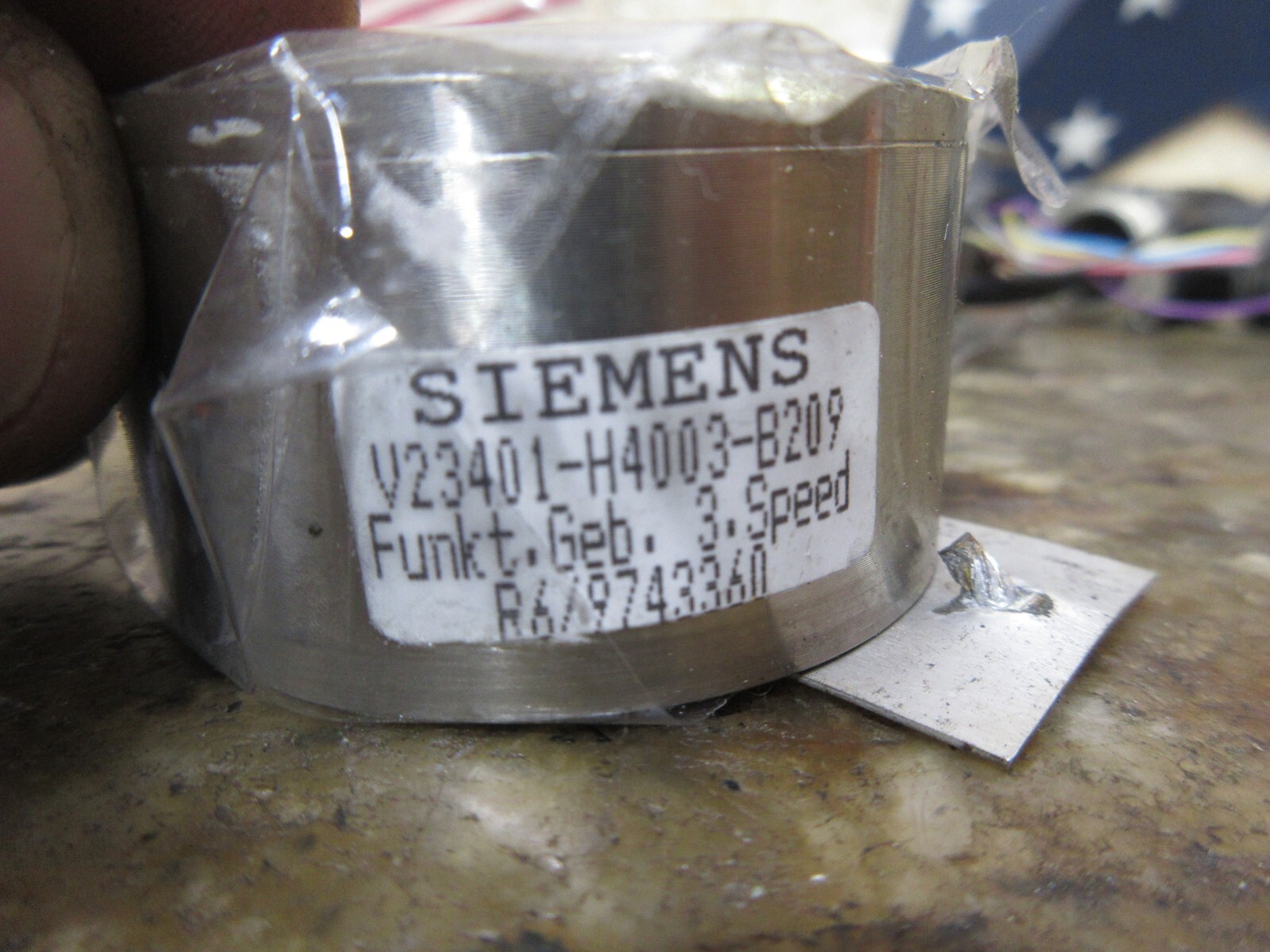 SIEMENS ENCODER RESOLVER V23401-H4003-B209 R/9743360 KK4EY-YYYY-021 EACH 1