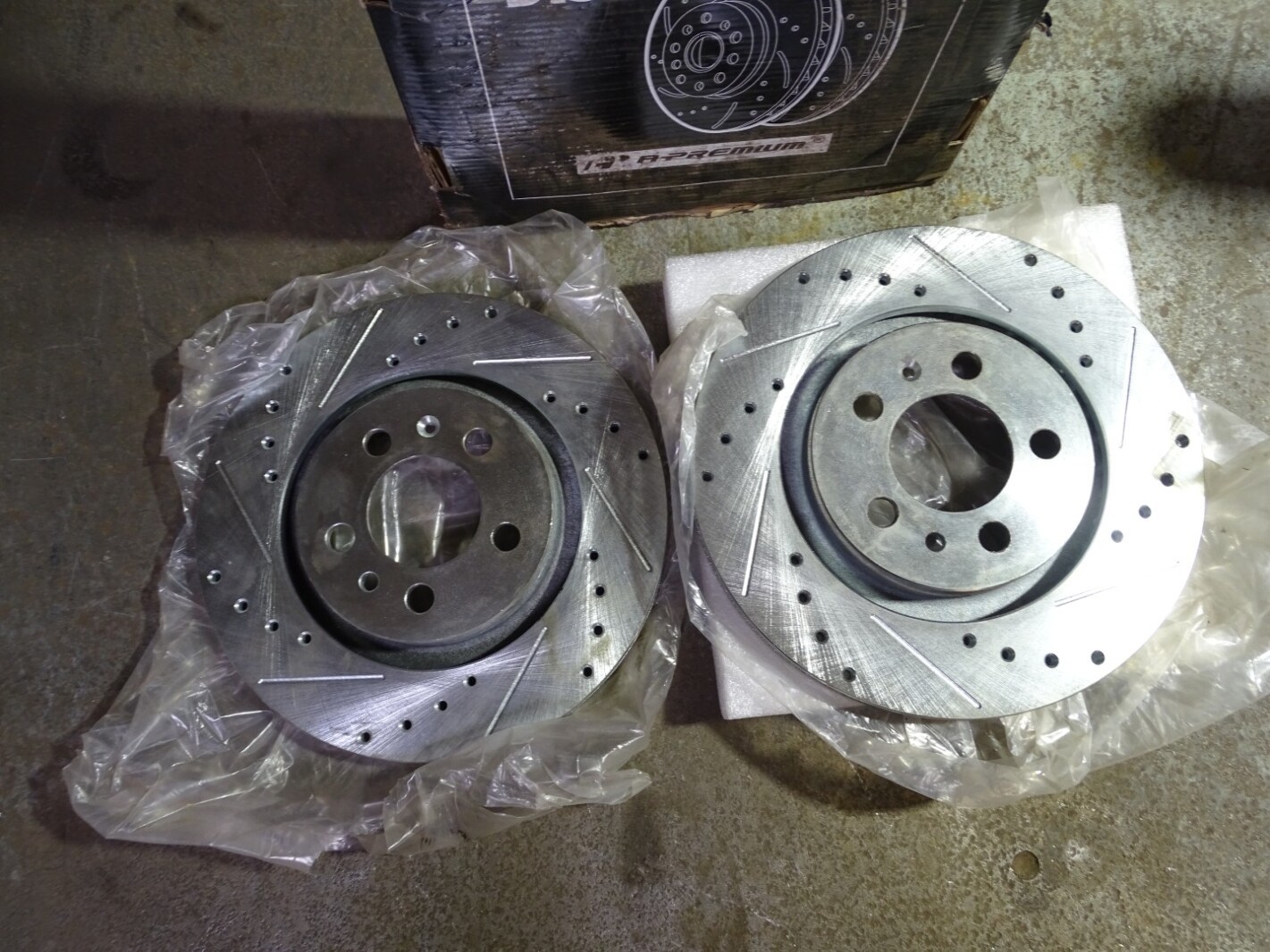 A-PREMIUM 98-06 VW Beetle, Drilled & Slotted Disc Brake Rotors , EBR615XPR