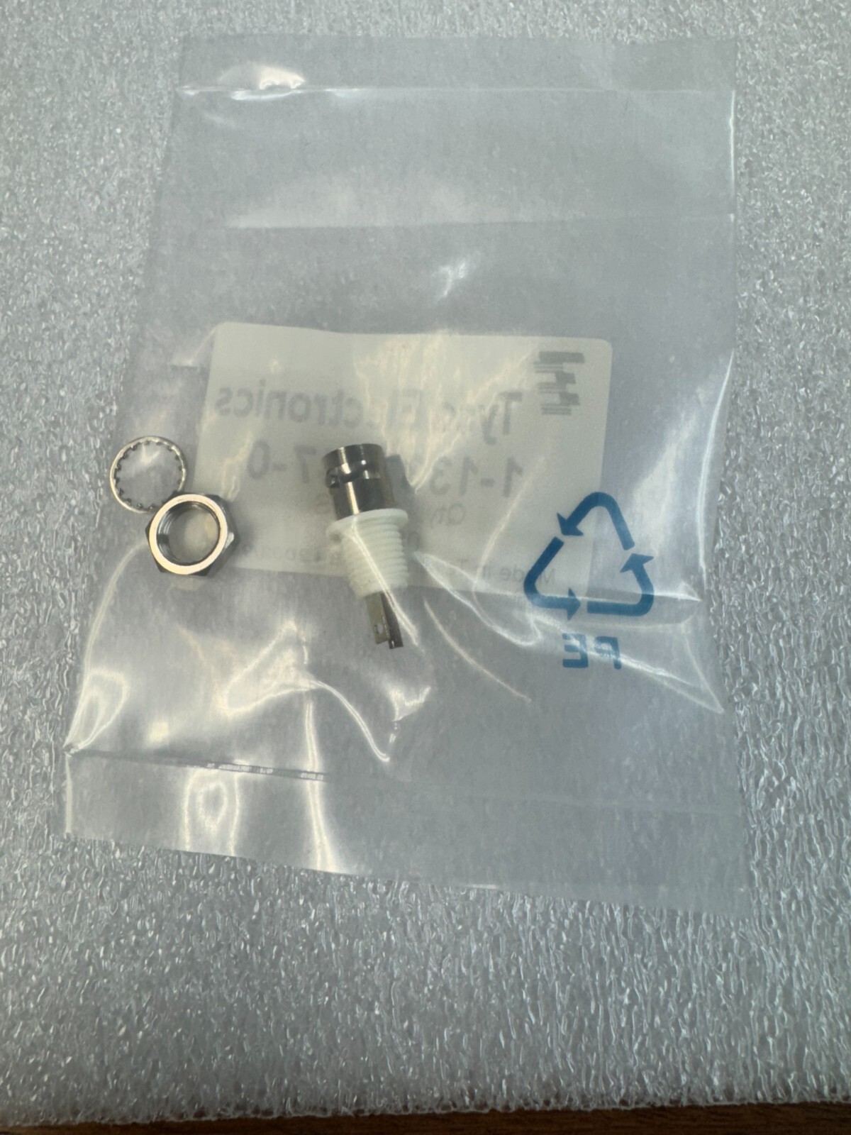 2 pcs TYCO ELECTRONICS 1-1337447-0
