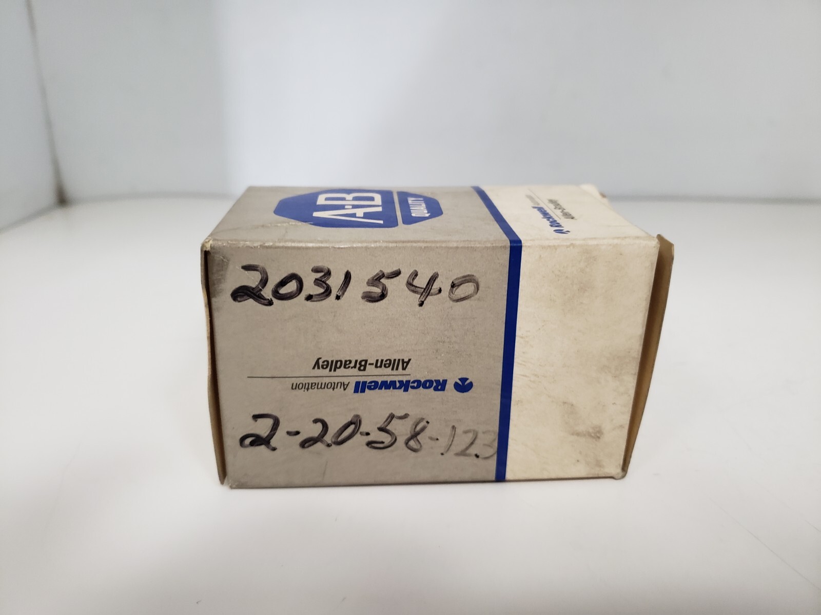 ALLEN BRADLEY 800T-Q10R PILOT LIGHT 30.5mm 120V RED LENS SERIES TNIB