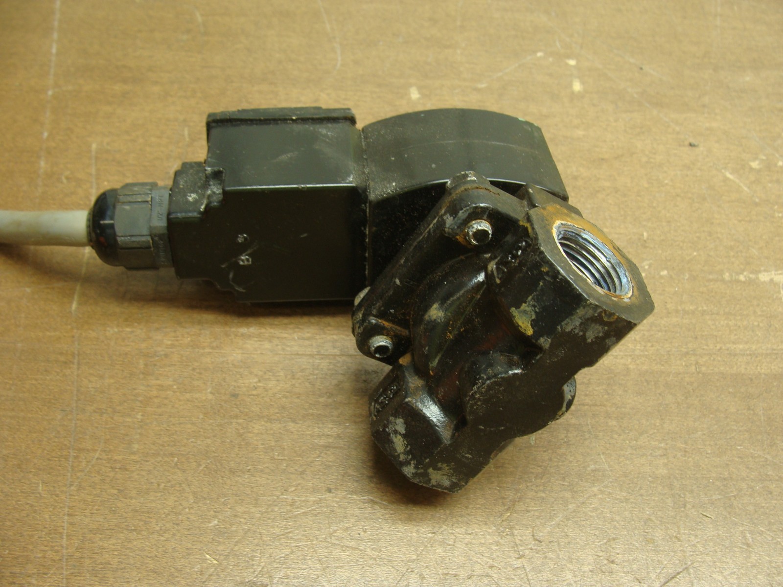 LOT OF 2 ASCO RED HAT SOLENOID VALVES JSP 821DG087 1/2″ NPT PORTS 120VAC 17.1W