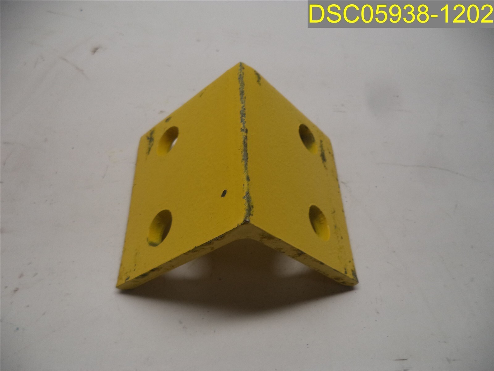 Qty = 14: Angle, Safety Yellow, Steel 4 1/2″ long, 4x4x3/8″ angle