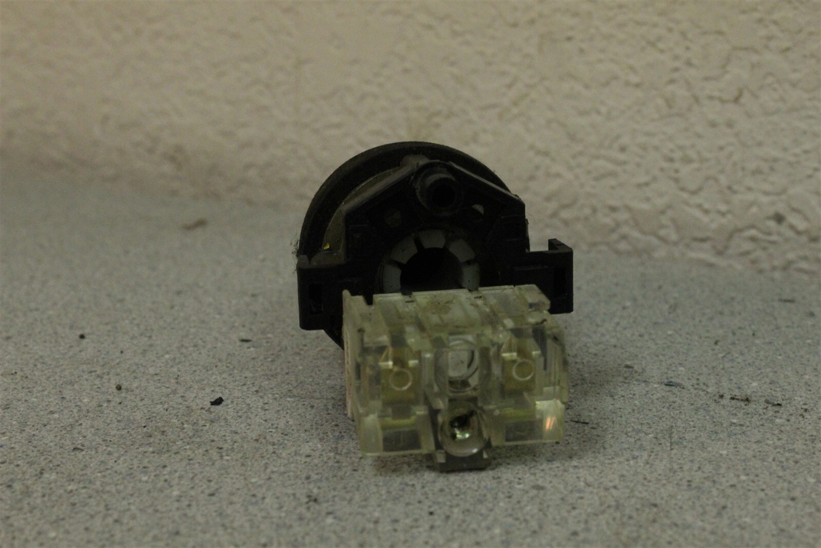 Cutler Hammer Black Push Button HT8A ser. B1 *FREE SHIPPING*