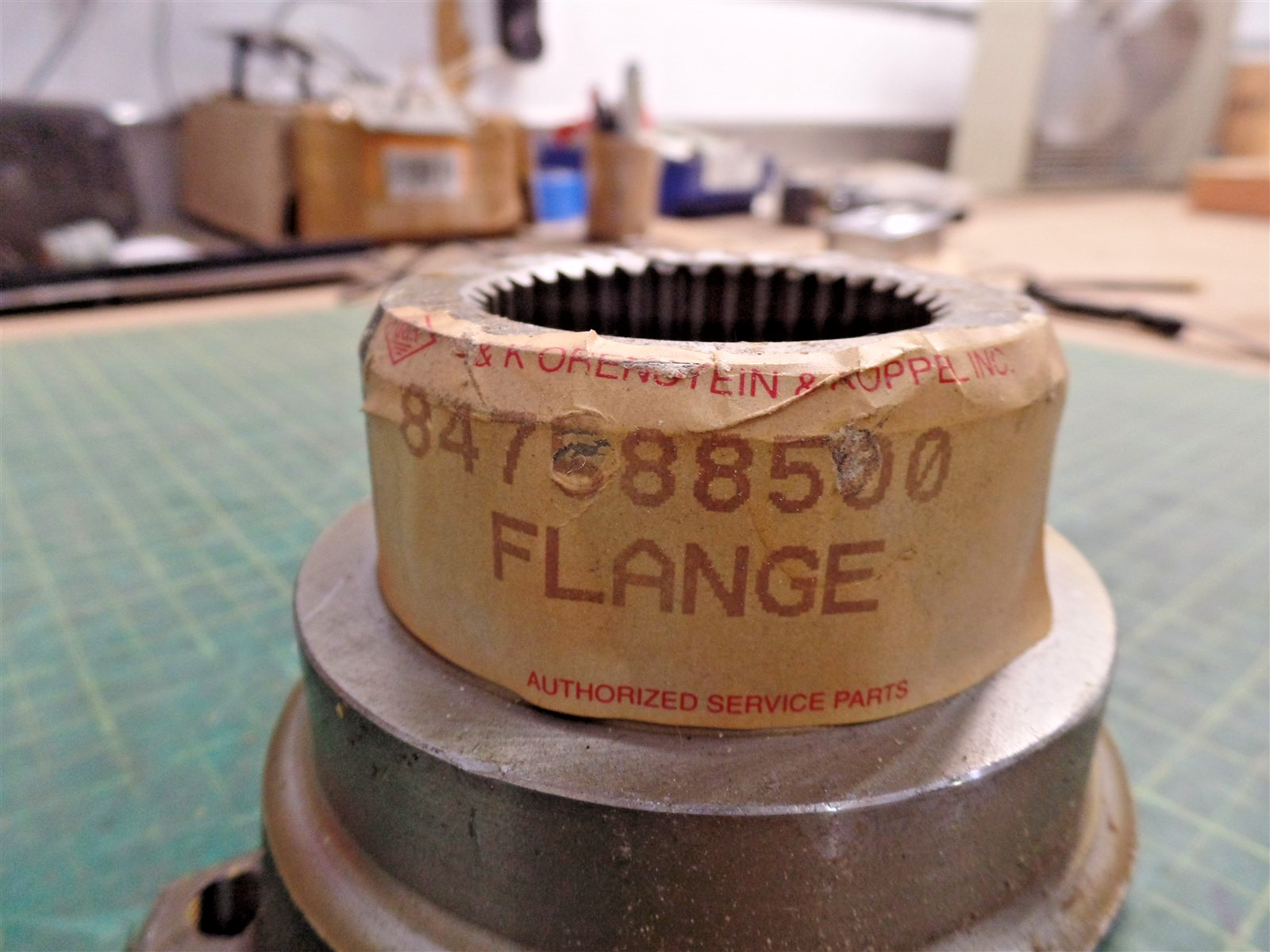 GENUINE TROJAN O&K / TEREX 10847588500 FLANGE ASSEMBLY 10-847588500 35 SPLINE