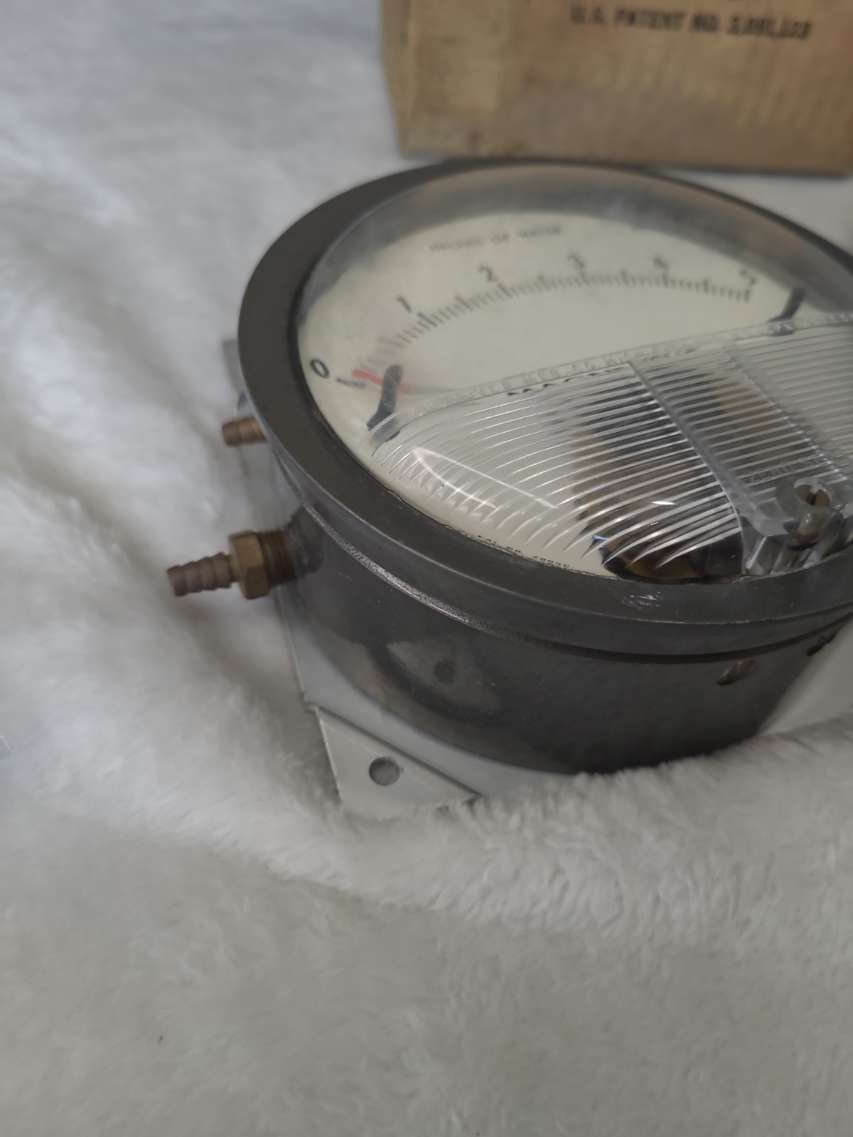 Dwyer 2301 Magnehelic Series 2000 Differential Pressure Gauge, Range 0.5-0-0.5WC