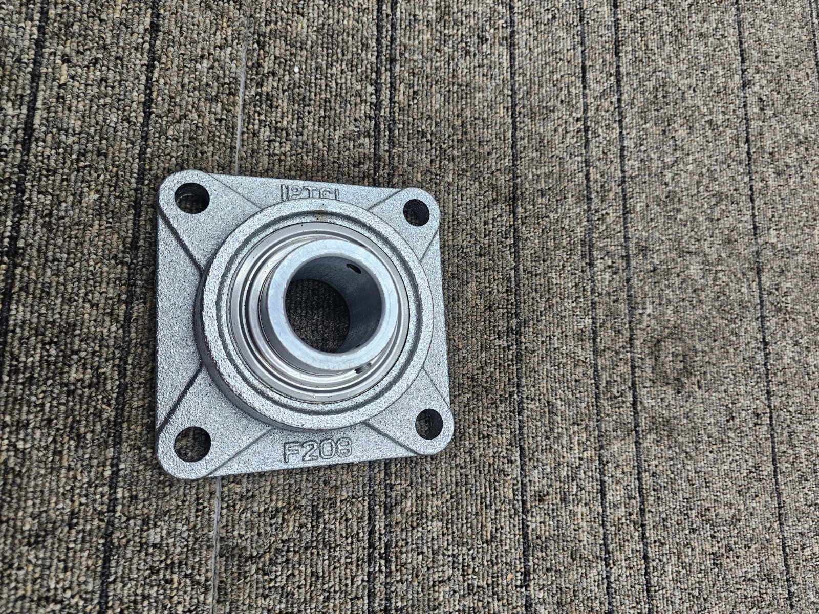 IPTCI F208 4 BOLT FLANGE PILLOW BLOCK BEARING 1.375″ Bore Approx