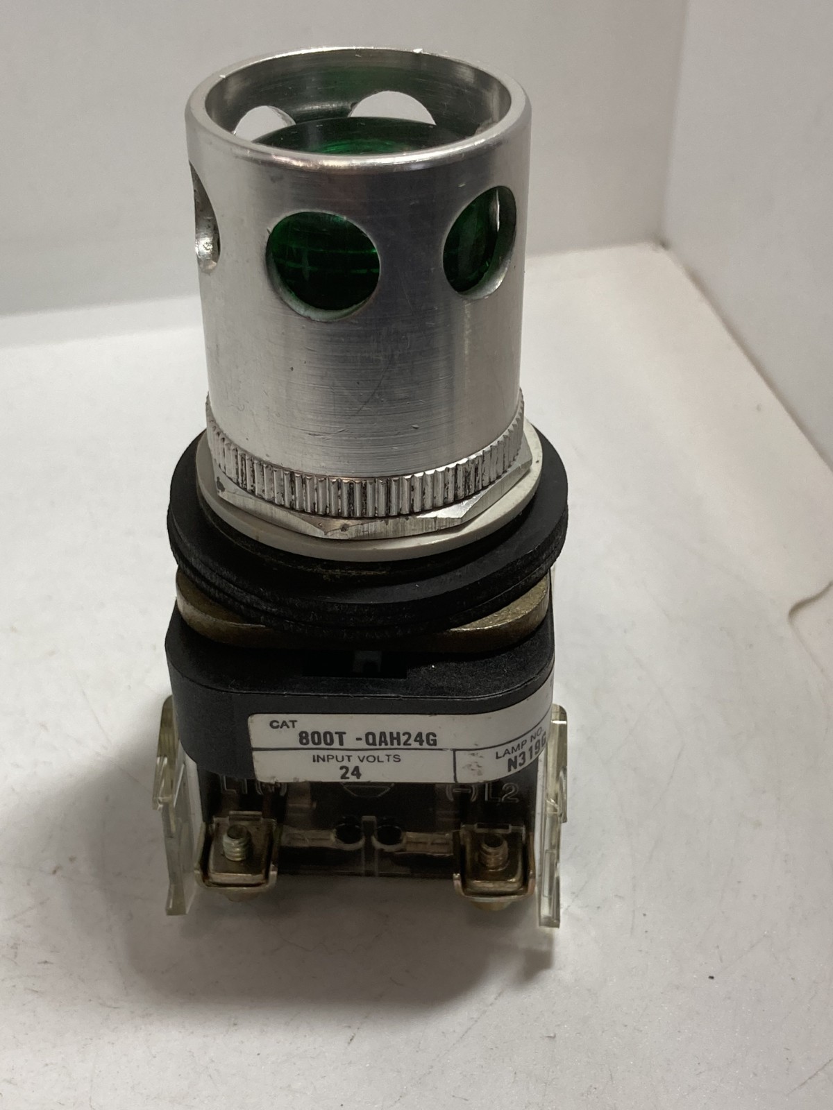 ALLEN BRADLEY 800T-QAH24G PUSHBUTTON ILL GREEN LED 24V 1NO/1NC SERIES T