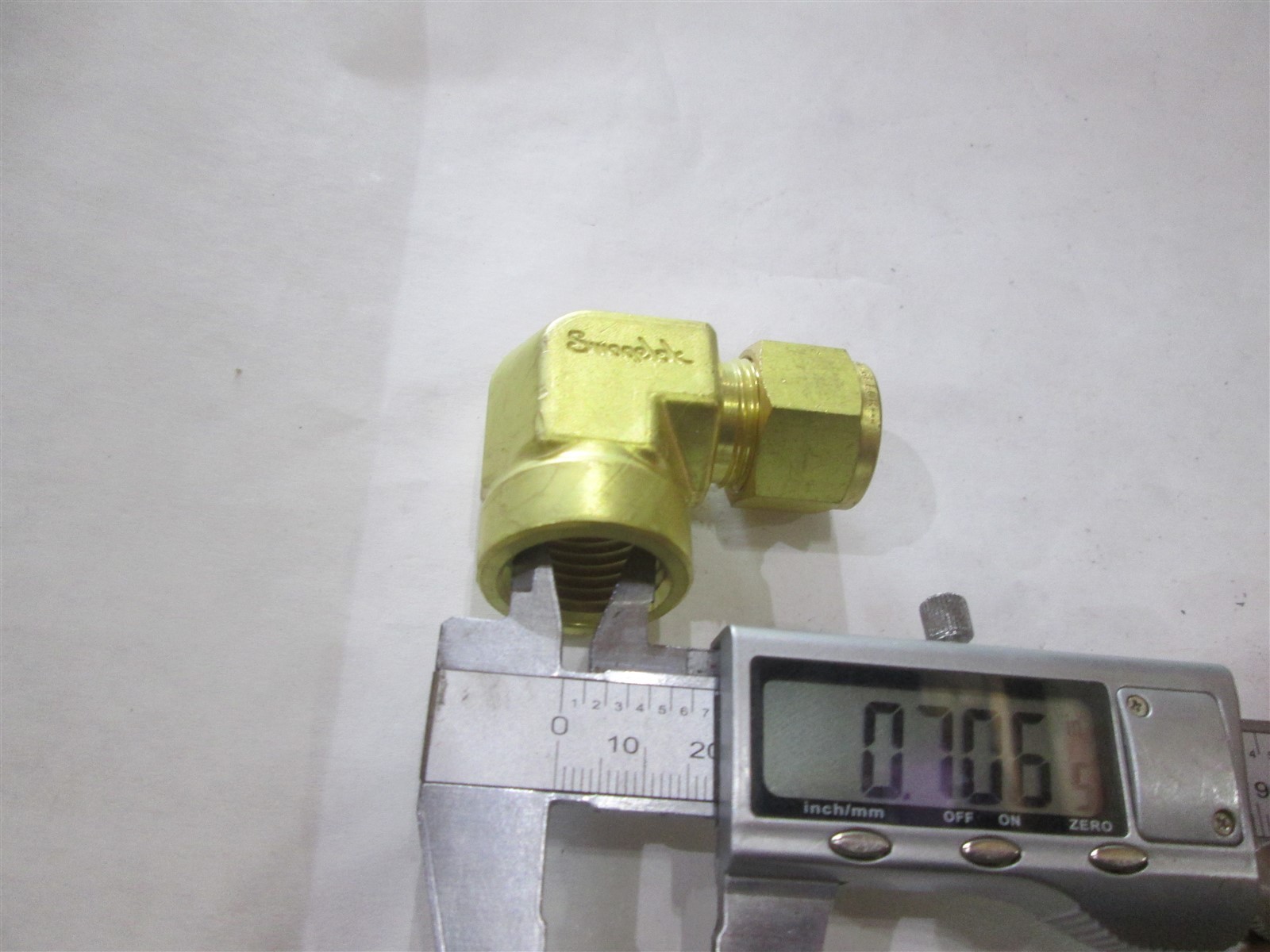 Swagelok Brass 1/2″ Tube OD X 1/2″ Female NTP 90 Elbow B-810-8-8