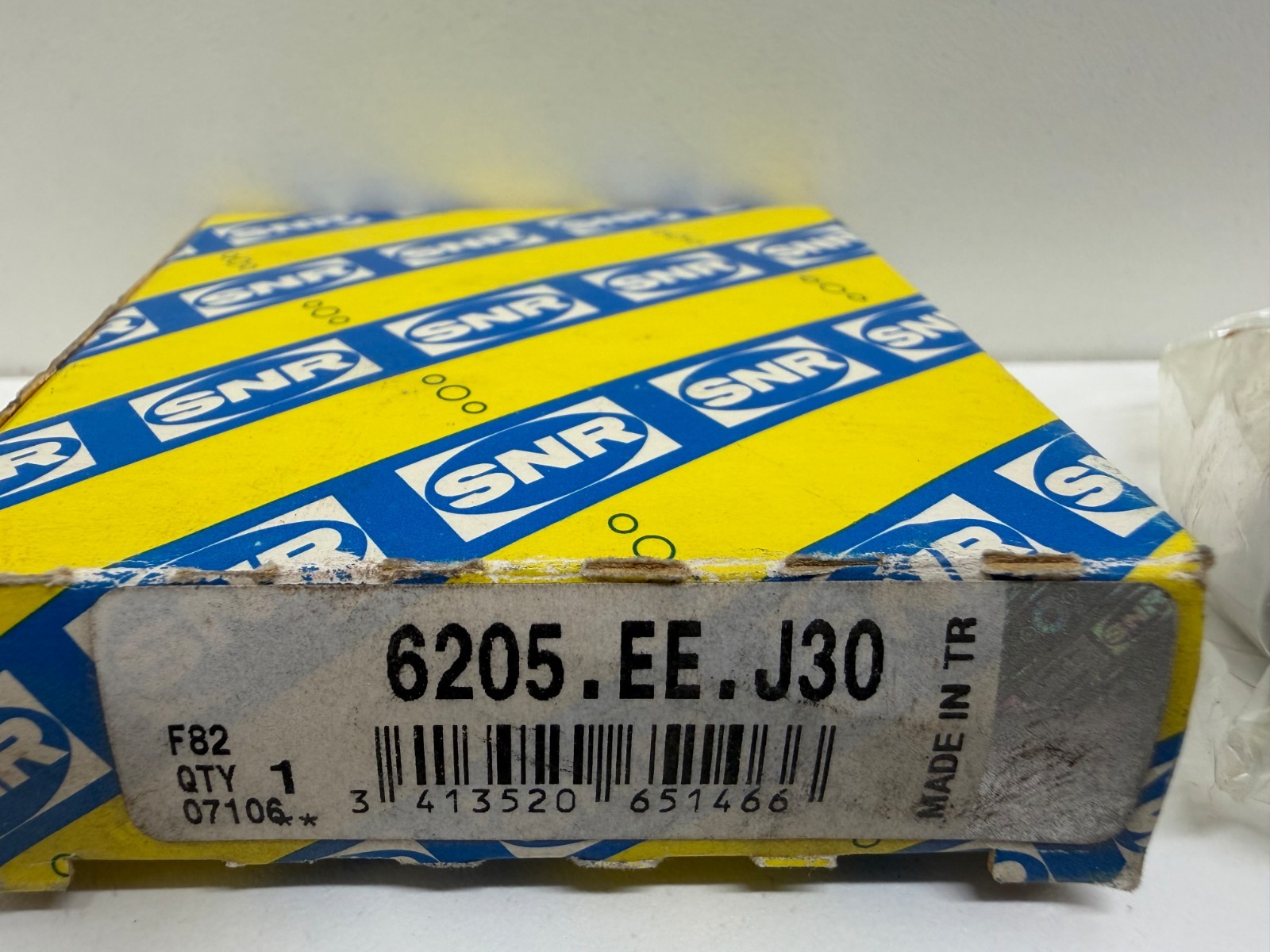NEW IN BOX! SNR DEEP GROOVE BALL BEARING 6205.EE.J30