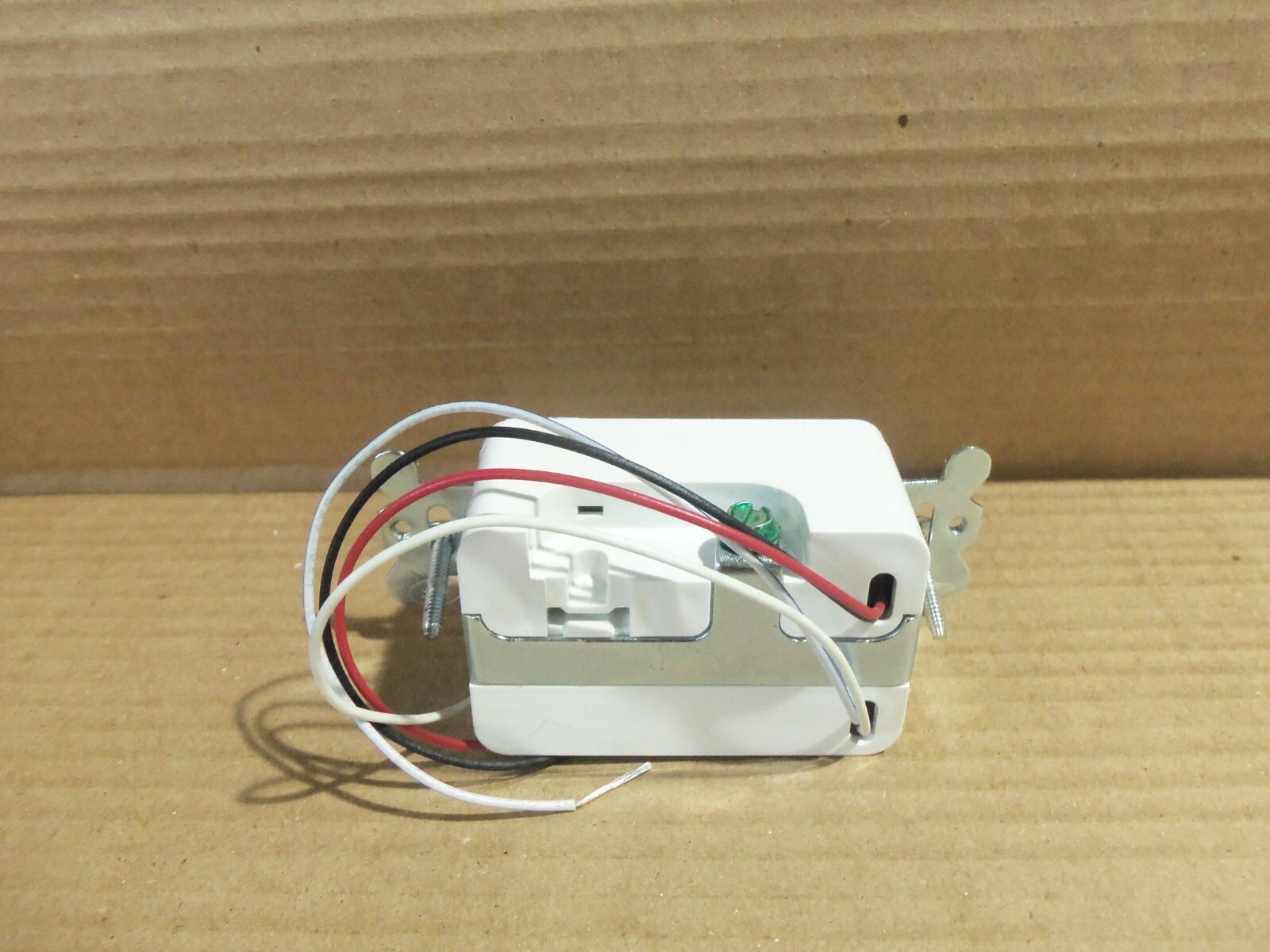 NEW ACUITY CONTROLS sPODM SA WH ENCLOSED ENERGY MANAGEMENT EQUIPMENT WHITE