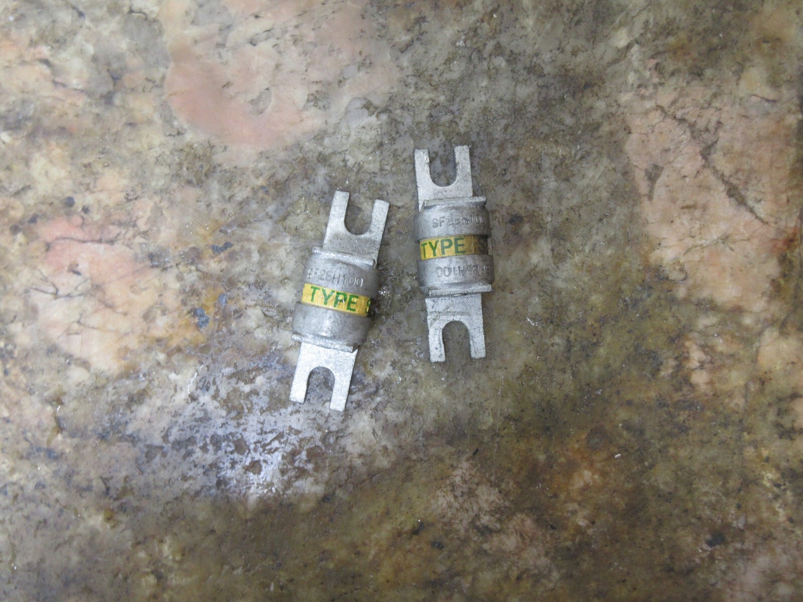 KYOSAN CLEAR UP FUSE SF25H100 LOT OF 2 PIECES