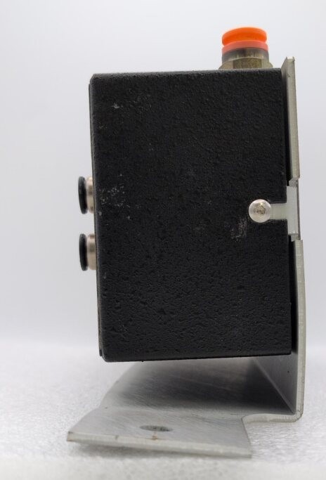 INSTRON PNEUMATIC GRIP CONTROL MODULE 2701-065 | 90 PSI | 24VAC |