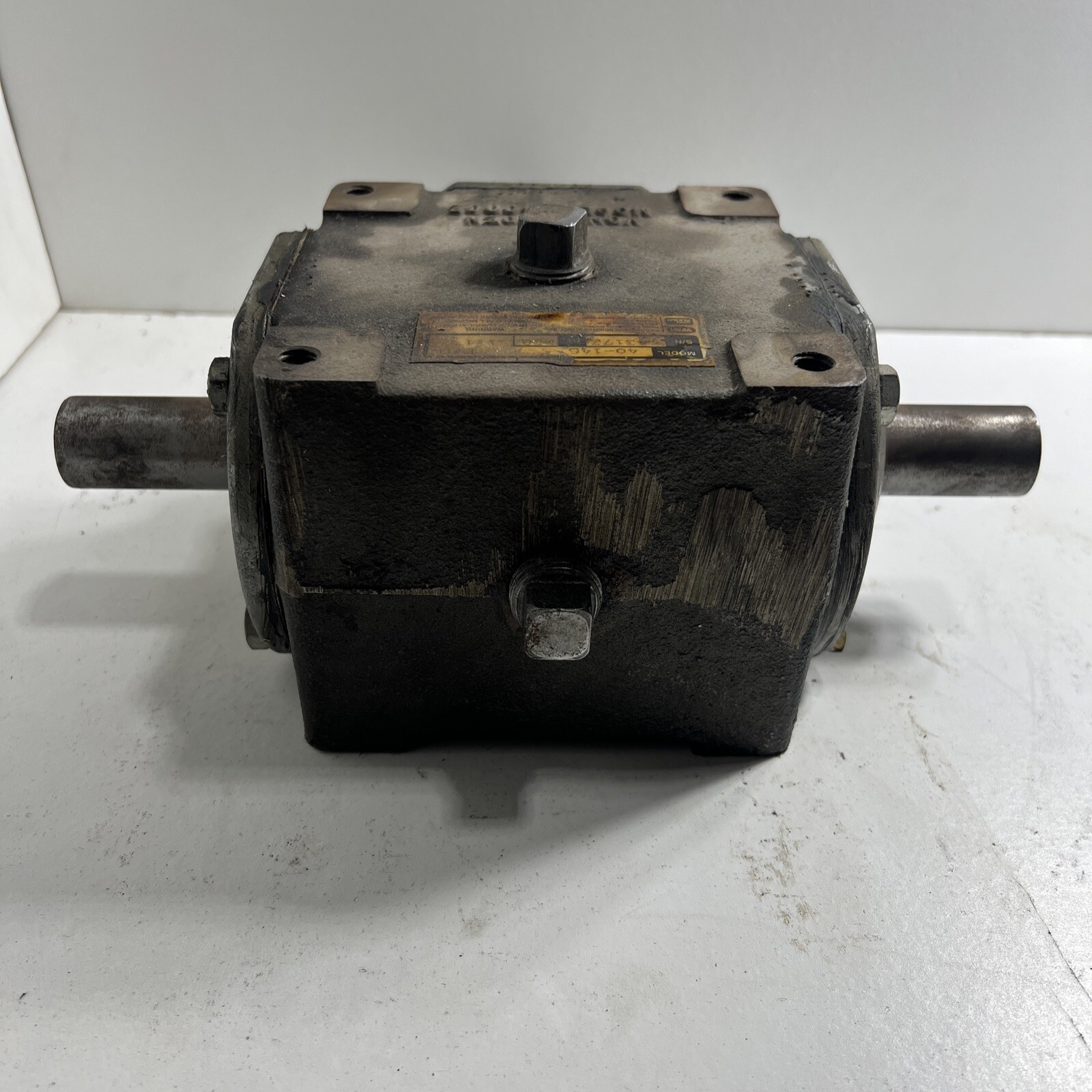 VON RUDEN 90002 GEAR REDUCER TEE * USED * 40-146 s/n 43172 DT.338 1:1 E/G