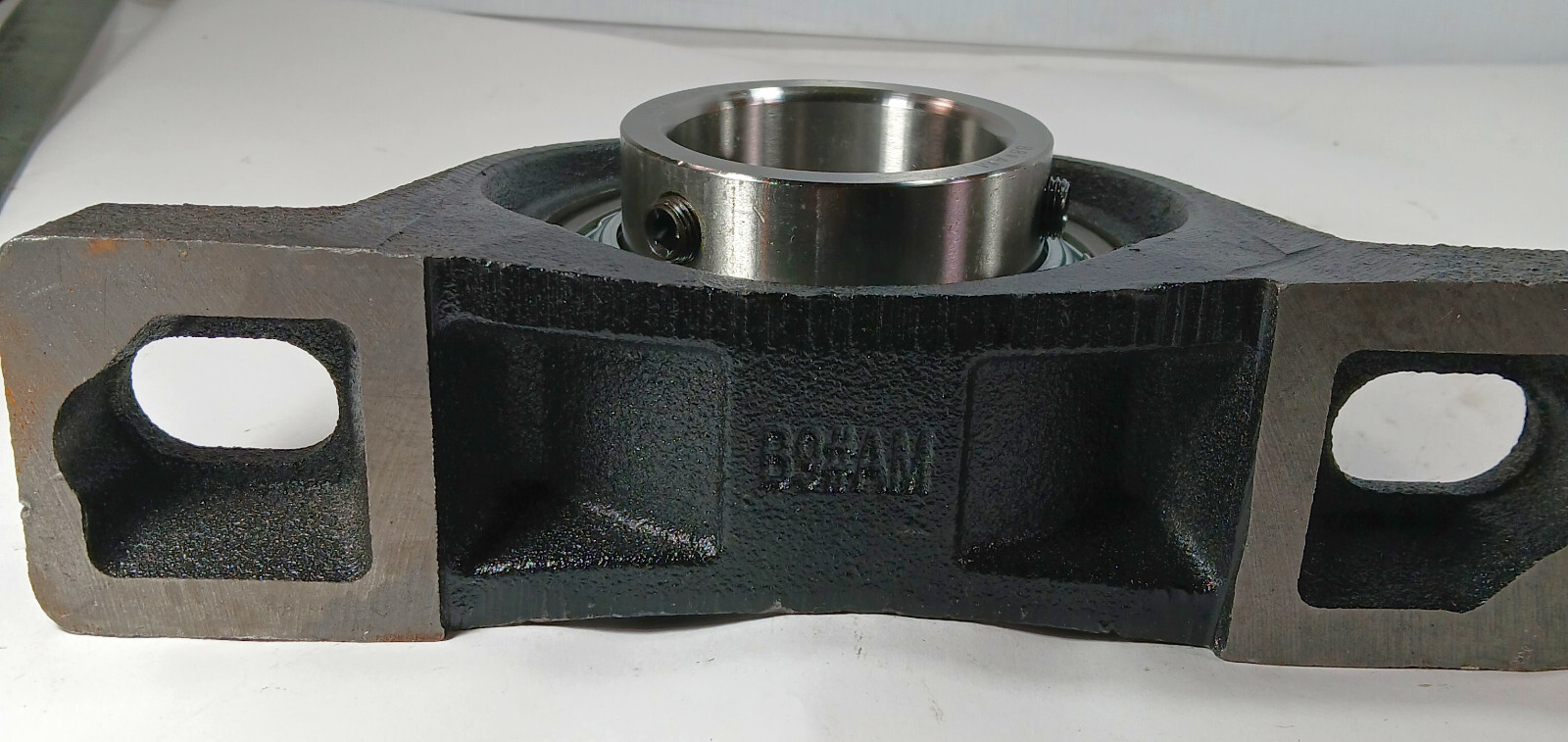 1 NEW B8#AM 2 BOLT PILLOW BLOCK W/ UC213-40-R3 INSERT BEARING NNB ***MAKE OFFER