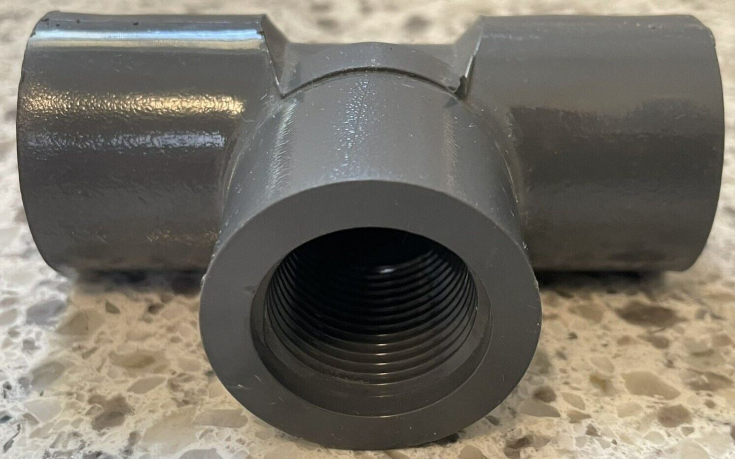 Lasco 3/4″ Tee – Schedule 80 Gray PVC-I F Slip x F Slip x F Threaded – NEW