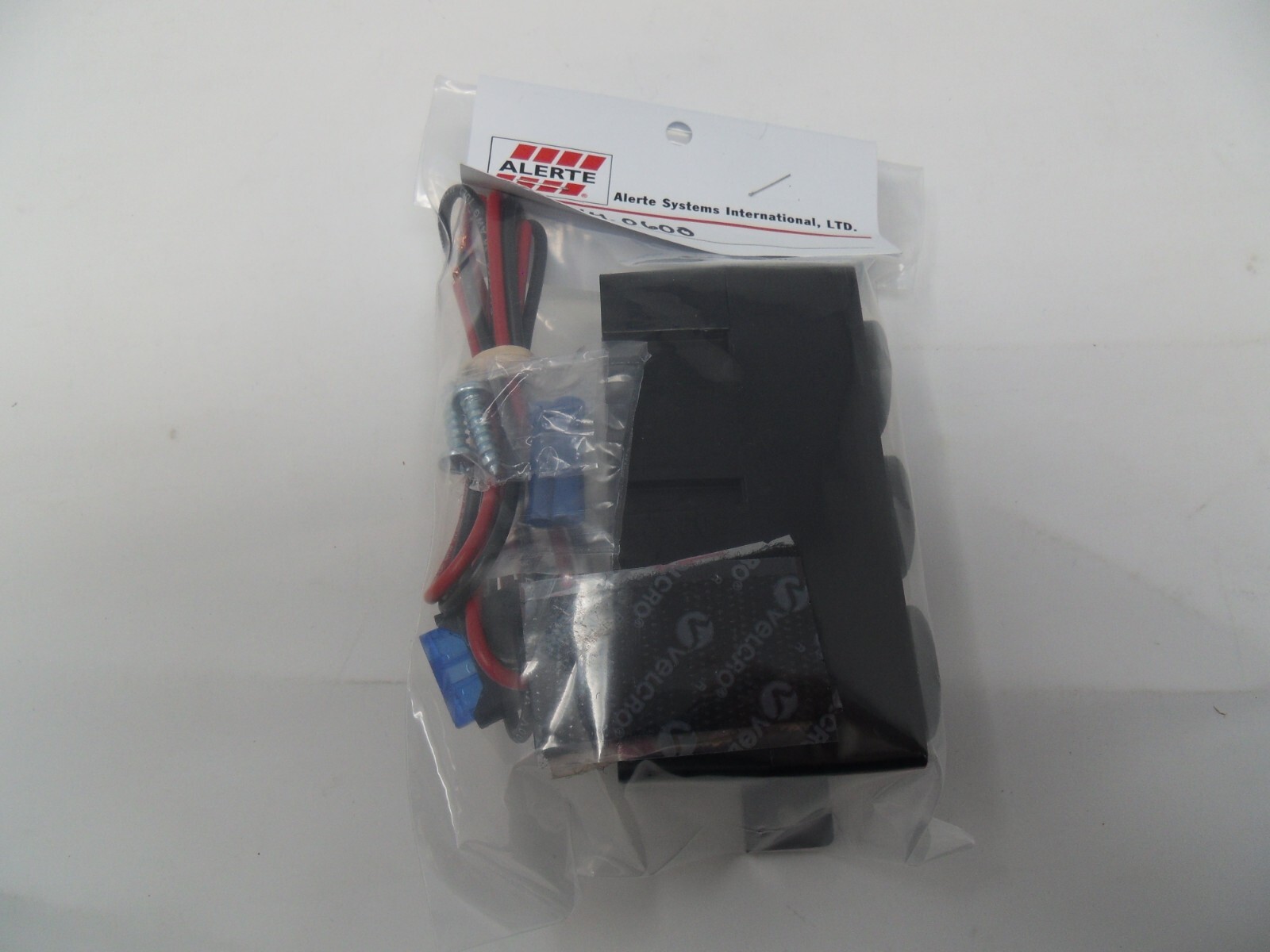 NEW Sho-Me / Alerte Triple Outlet Box Model 14.0600 w/ mounting hardware [inv613