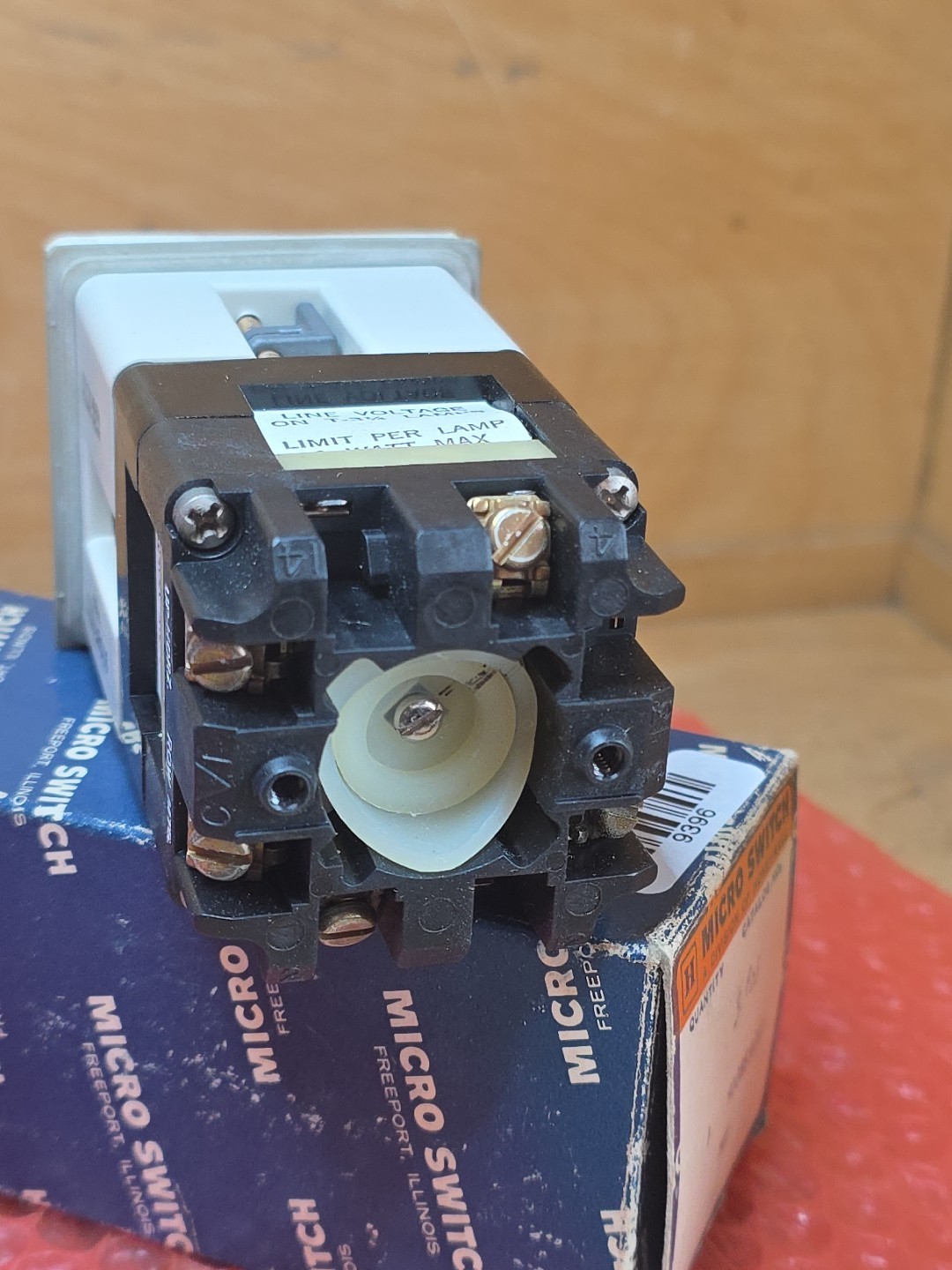 Micro Switch 910BFA011 Selector Switch 3 Position NEW