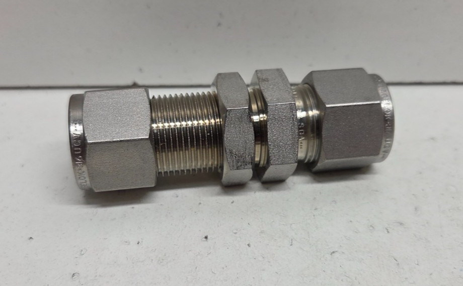NEW NO BOX! SWAGELOK 1/2″ TUBE STAINLESS BULKHEAD UNION SS-810-61