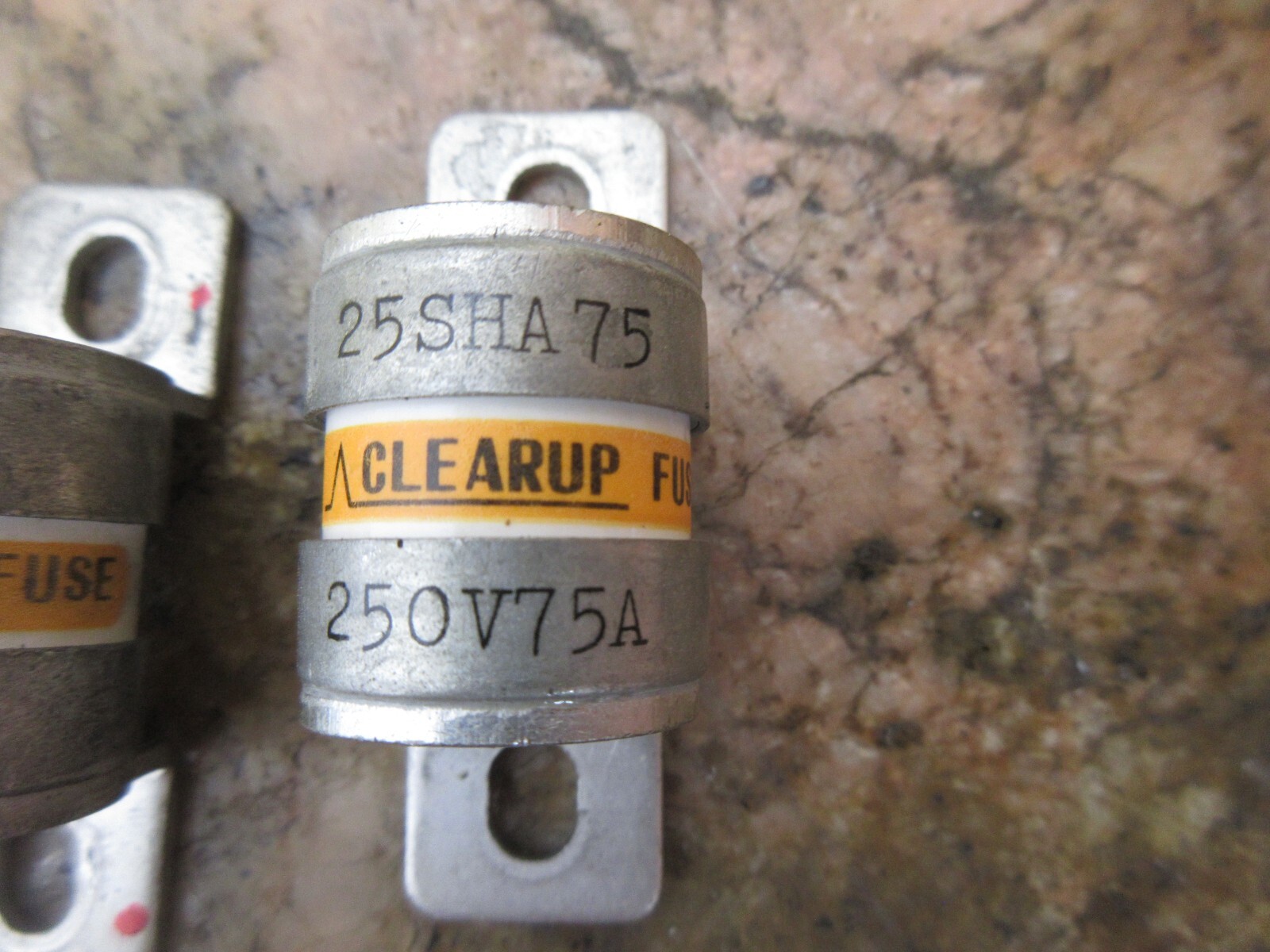 CLEARUP KYOSAN 25SHA75 LOT OF 2 PIECES