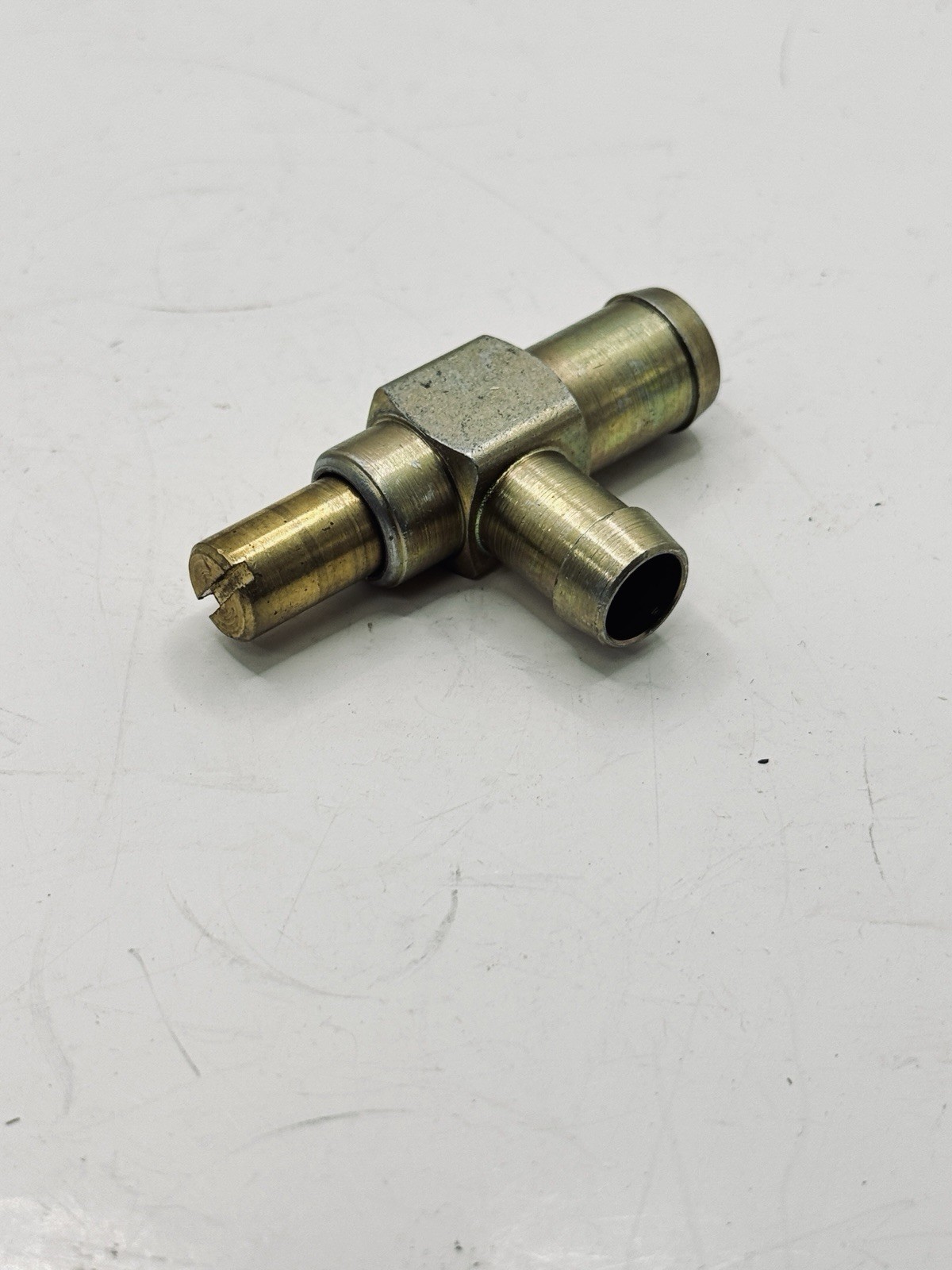 Steel Right Angle Stop Valve 5/8 tube hose x 1/2 tube hose Yellow Zinc