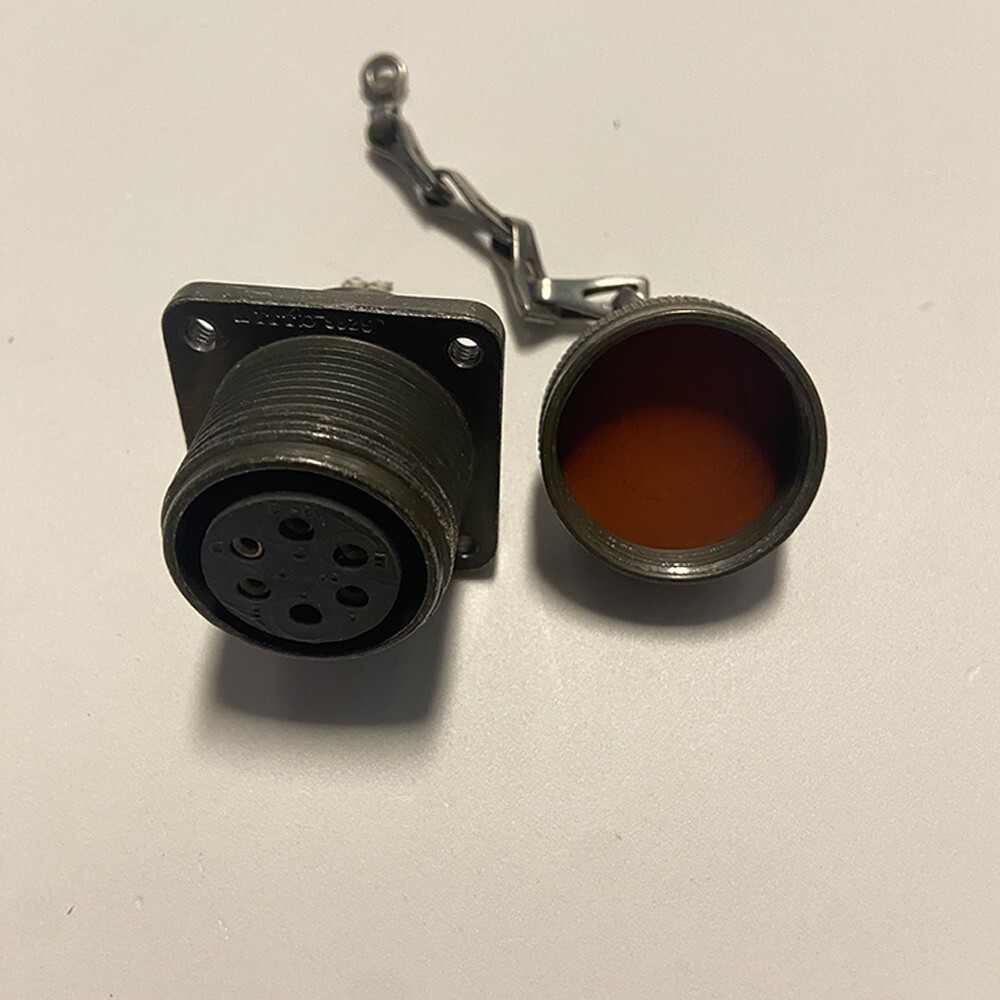 A lot of 5 Amphenol 9749 Cannon Connector 07418-MS25043-18D